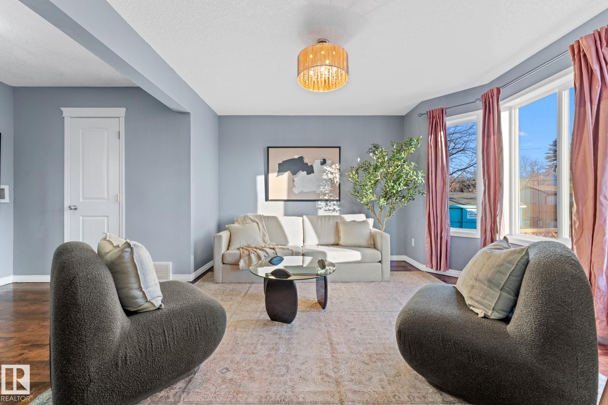 12713 116 Street, Edmonton, AB - Indoor Photo Showing Living Room