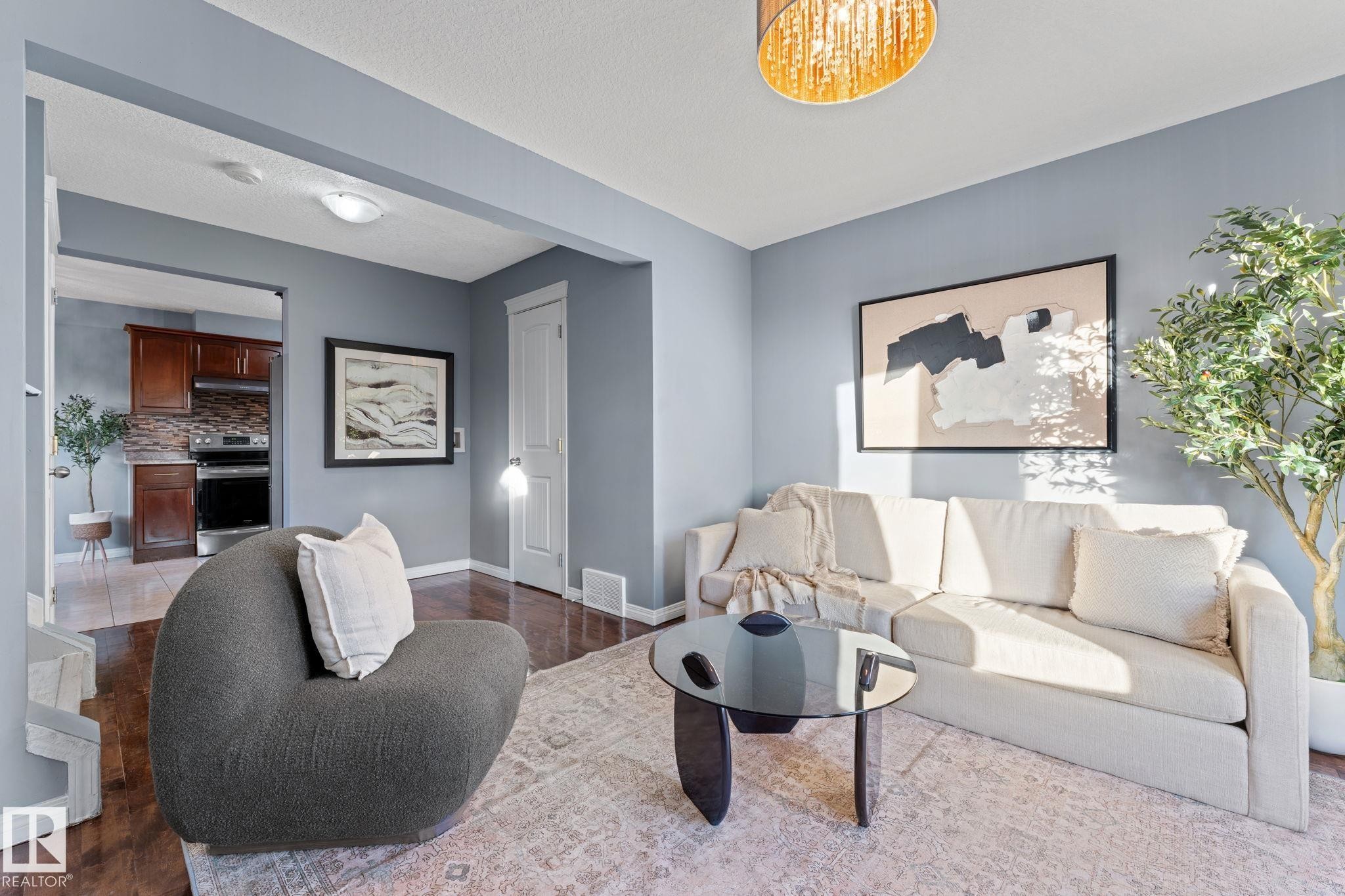 12713 116 Street, Edmonton, AB - Indoor Photo Showing Living Room