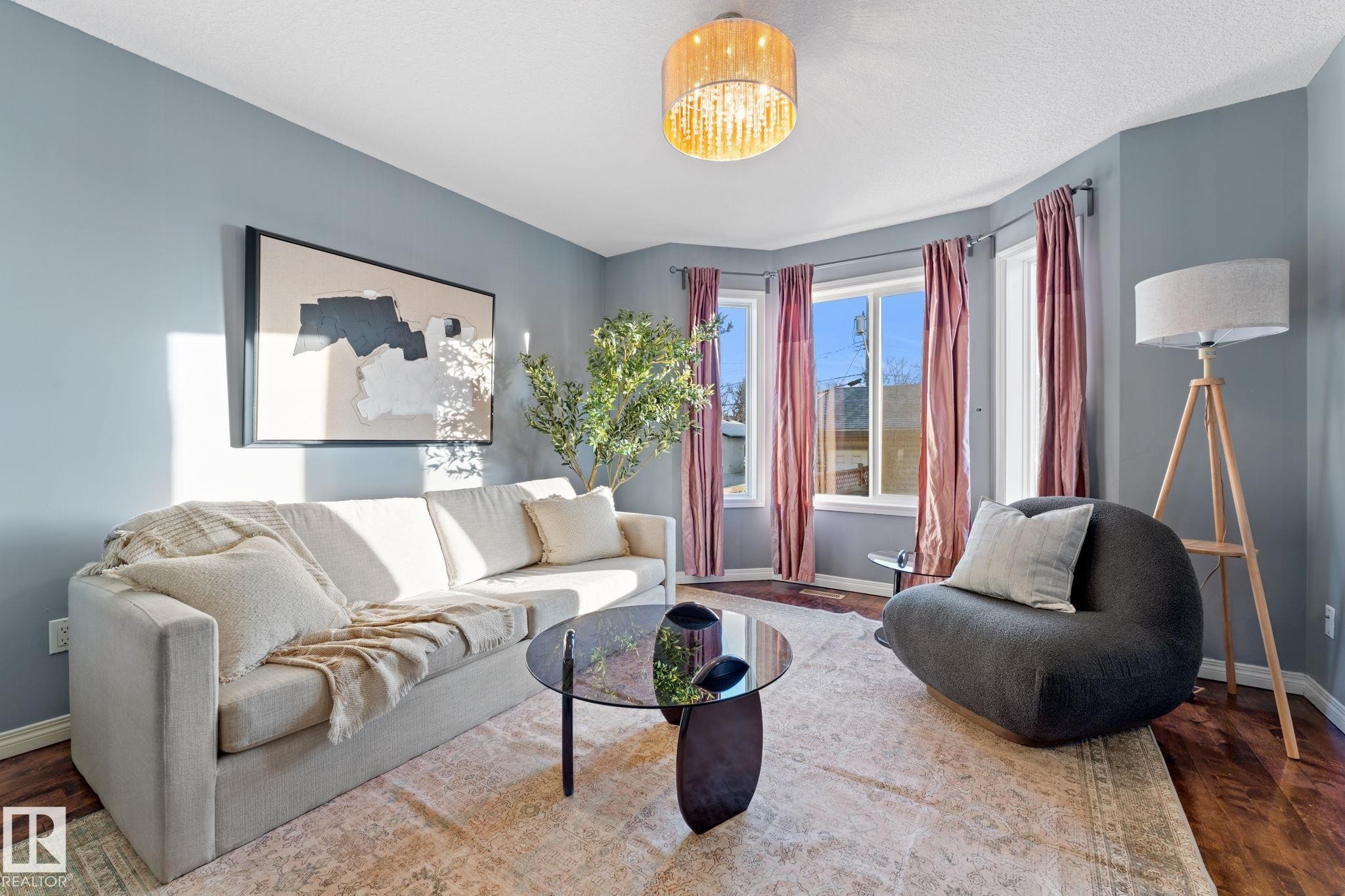 12713 116 Street, Edmonton, AB - Indoor Photo Showing Living Room