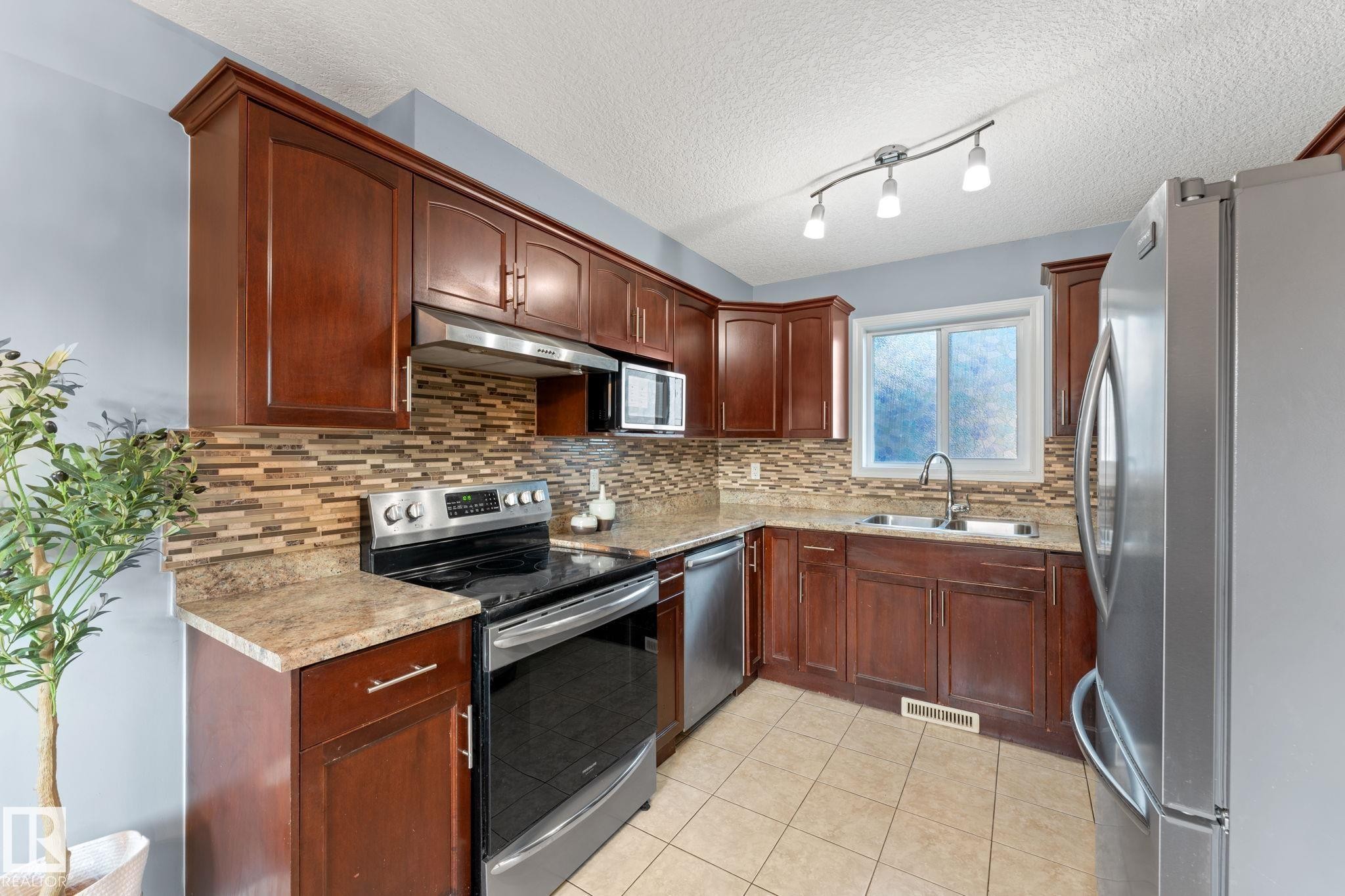 12713 116 Street, Edmonton, AB - Indoor Photo Showing Kitchen With Double Sink