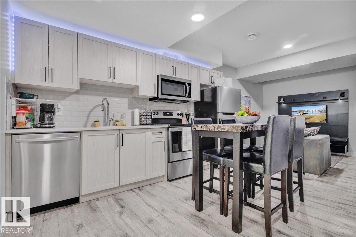 3024 200 Street, Edmonton, AB - Indoor Photo Showing Kitchen