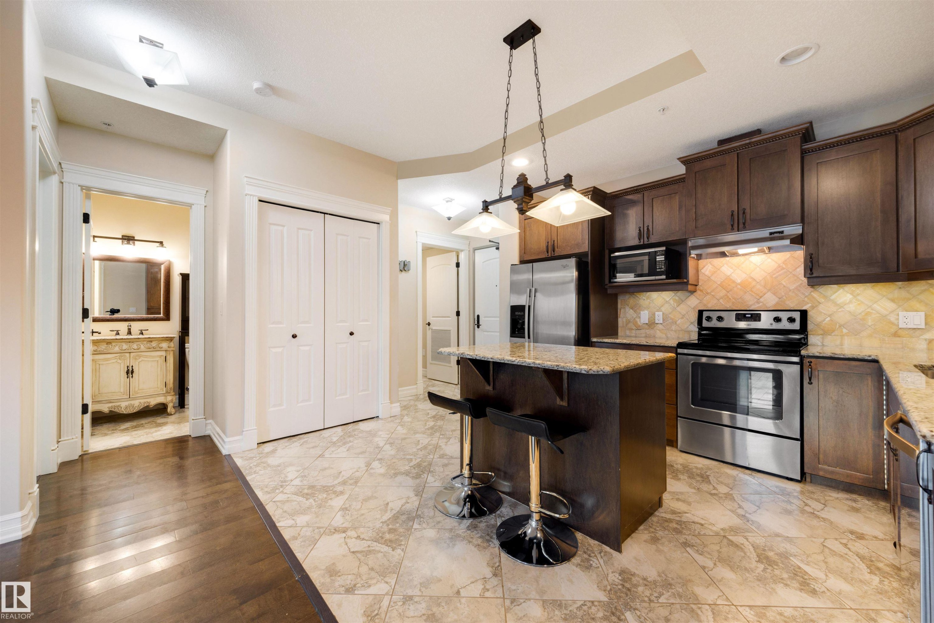906 10142 111 Street, Edmonton, AB - Indoor Photo Showing Kitchen With Stainless Steel Kitchen With Upgraded Kitchen