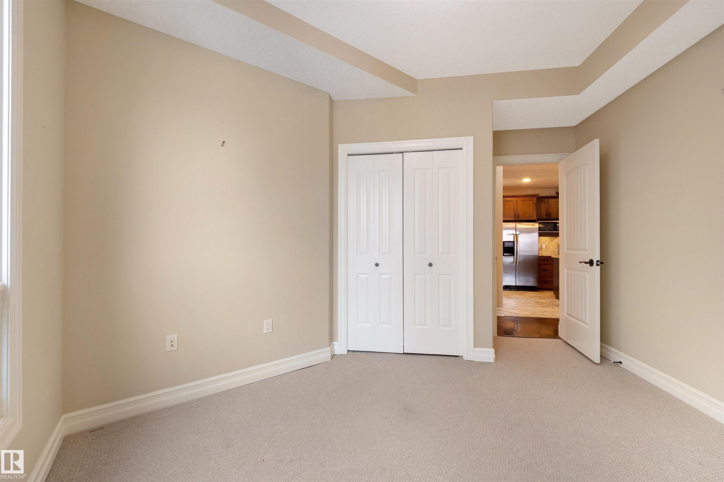 906 10142 111 Street, Edmonton, AB - Indoor
