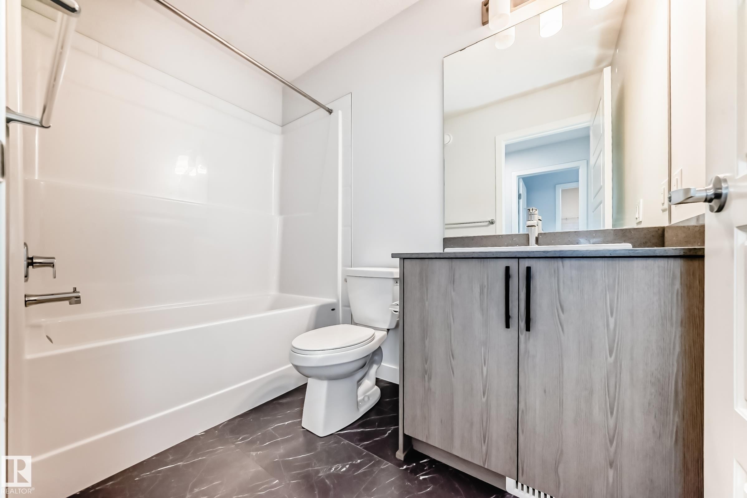 Bathroom with shower combination and vanity - 2282 Chokecherry Close, Edmonton, AB - Indoor Photo Showing Bathroom