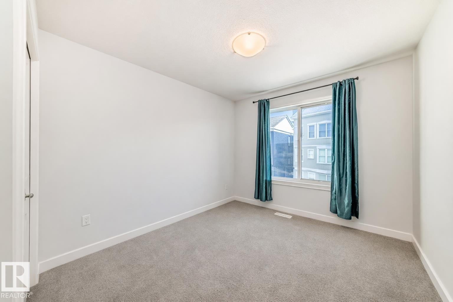 Empty room with light colored carpet and baseboards - 2282 Chokecherry Close, Edmonton, AB - Indoor Photo Showing Other Room