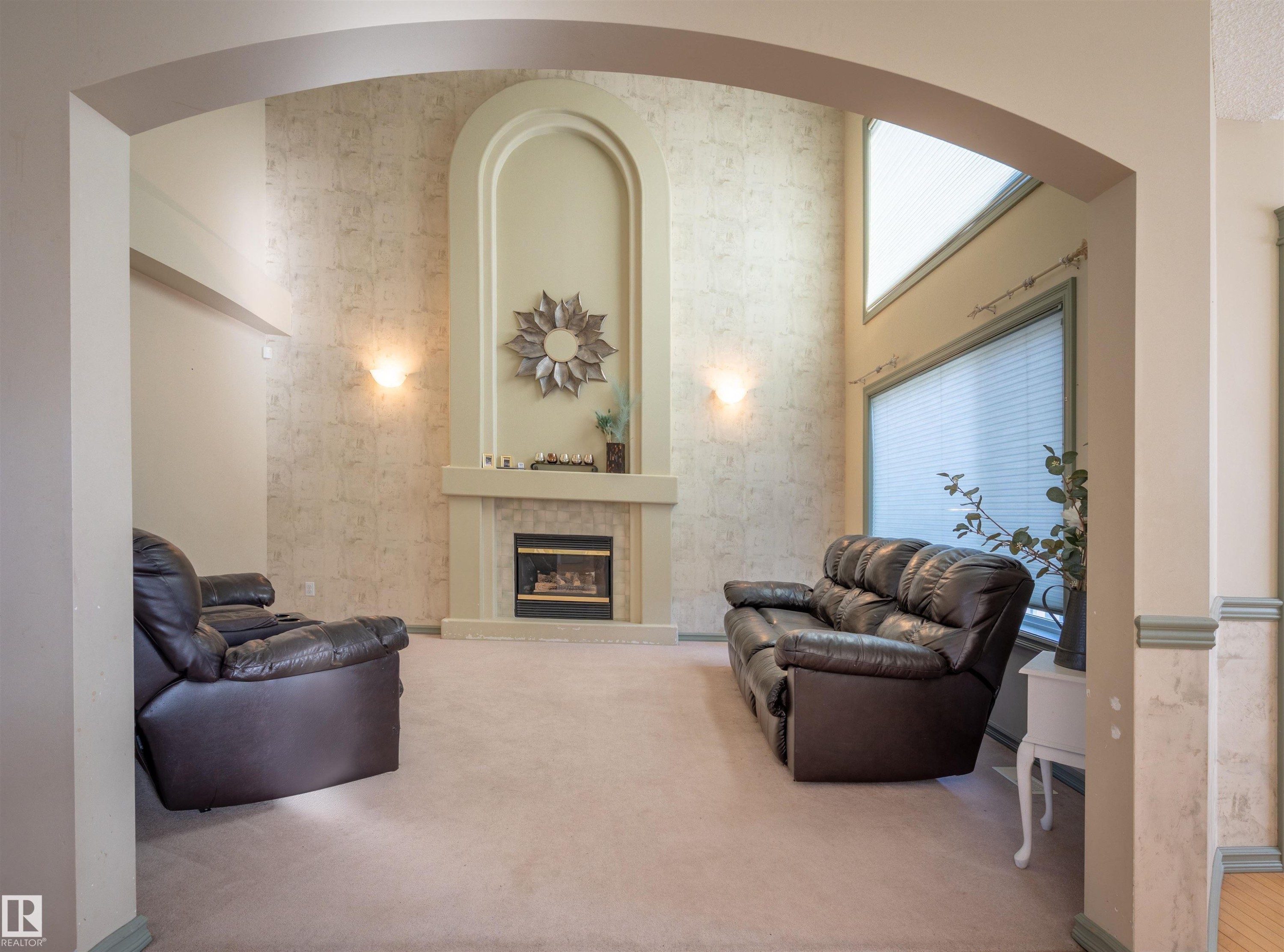 11813 12 Avenue, Edmonton, AB - Indoor With Fireplace