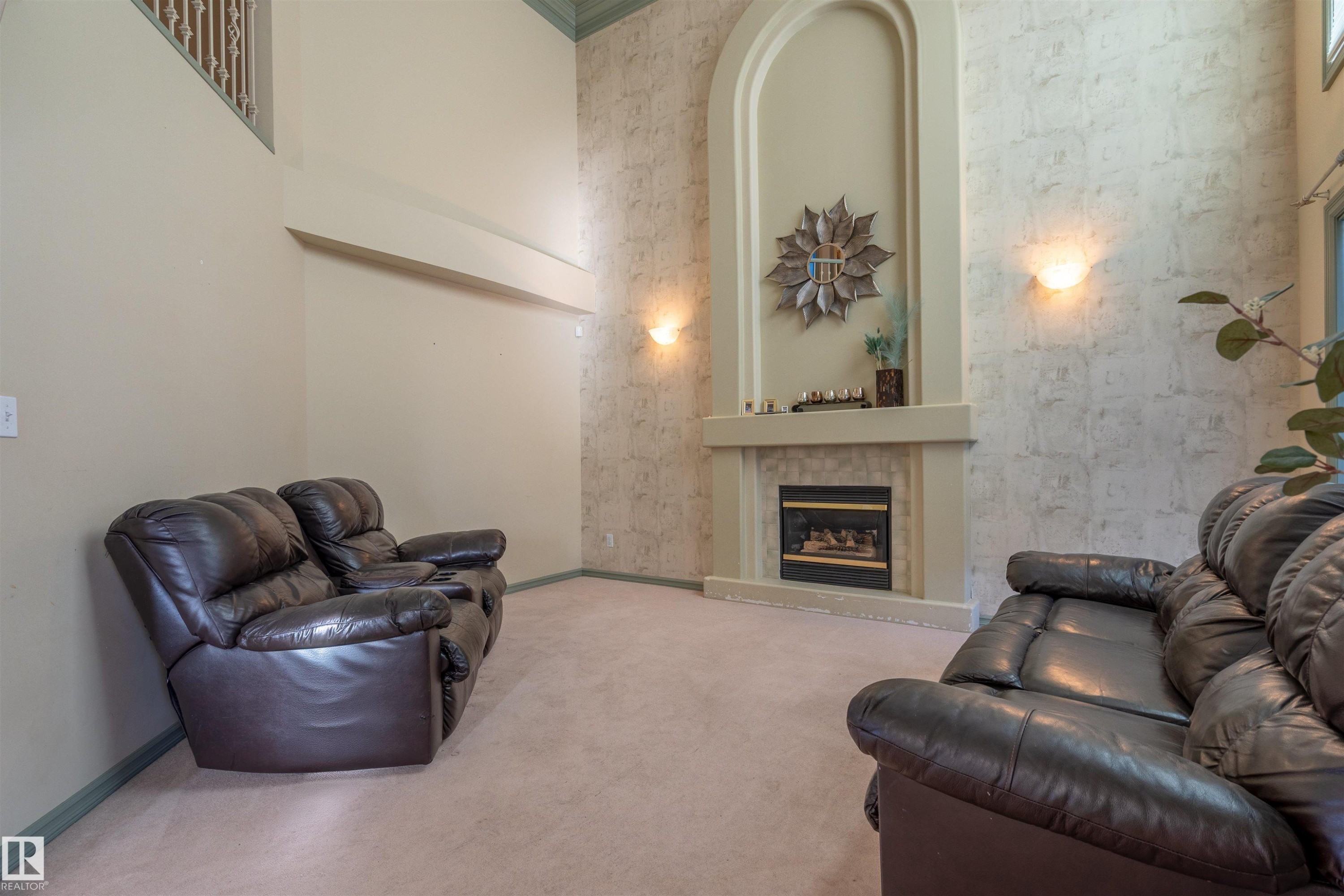 11813 12 Avenue, Edmonton, AB - Indoor With Fireplace
