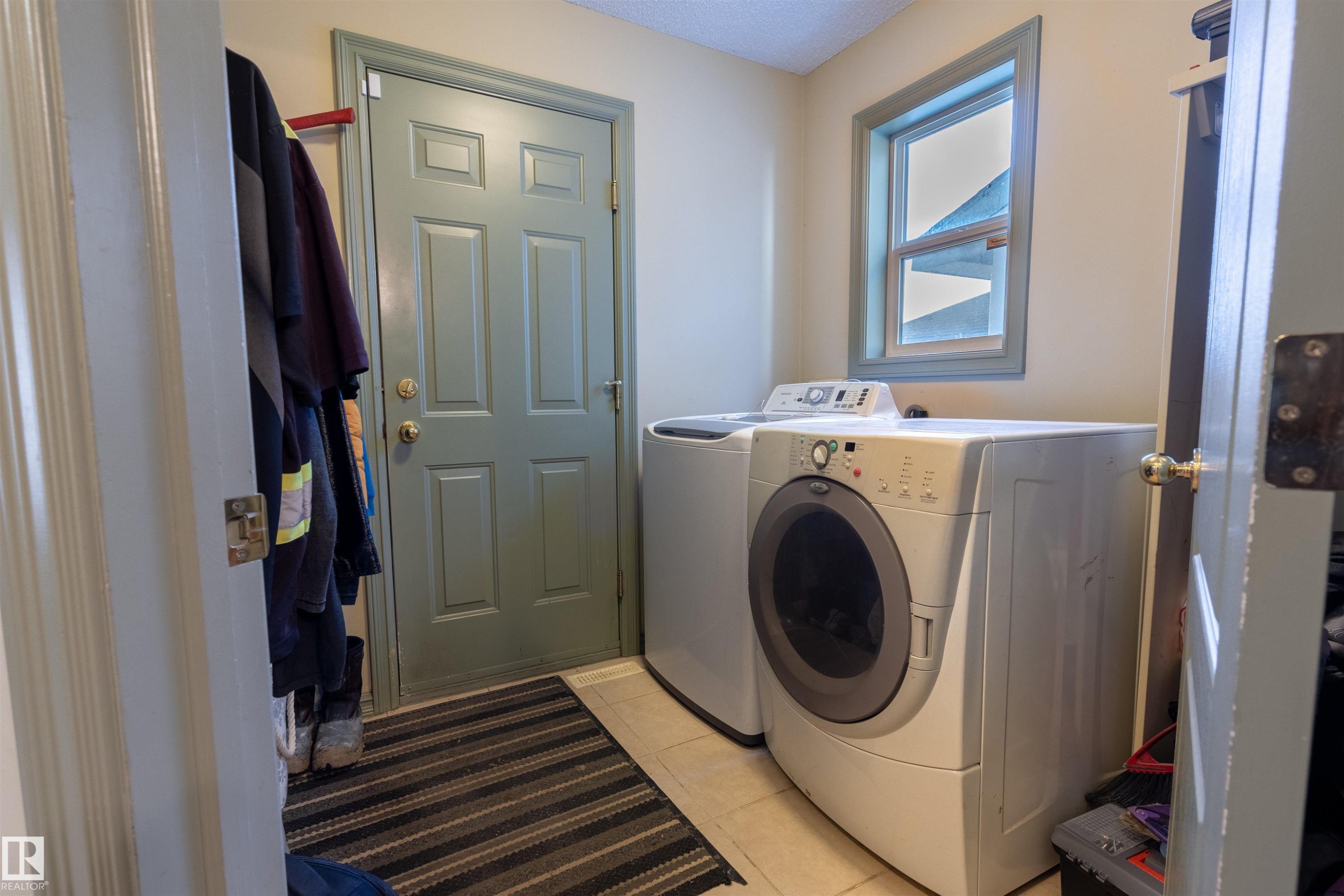 11813 12 Avenue, Edmonton, AB - Indoor Photo Showing Laundry Room