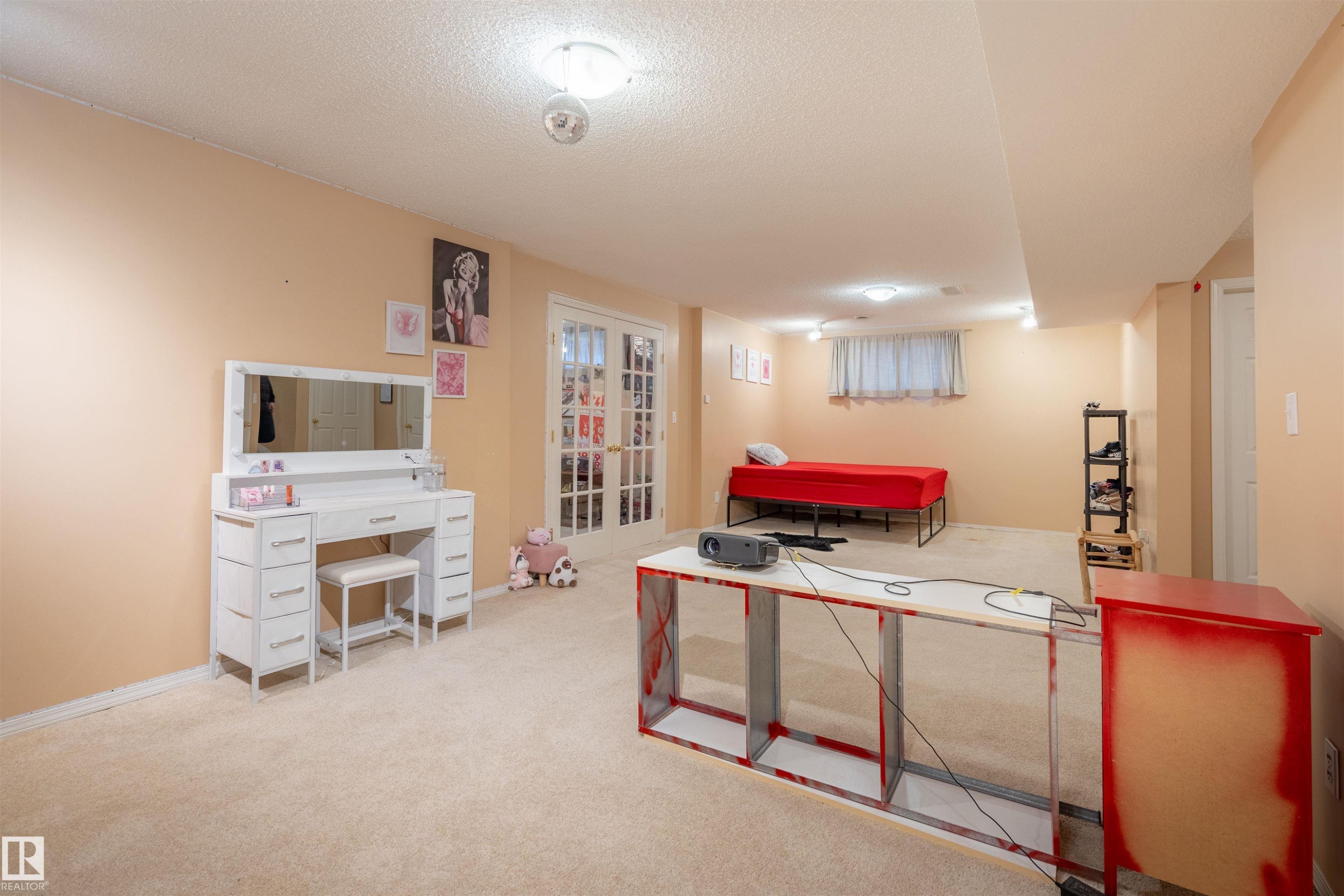 11813 12 Avenue, Edmonton, AB - Indoor