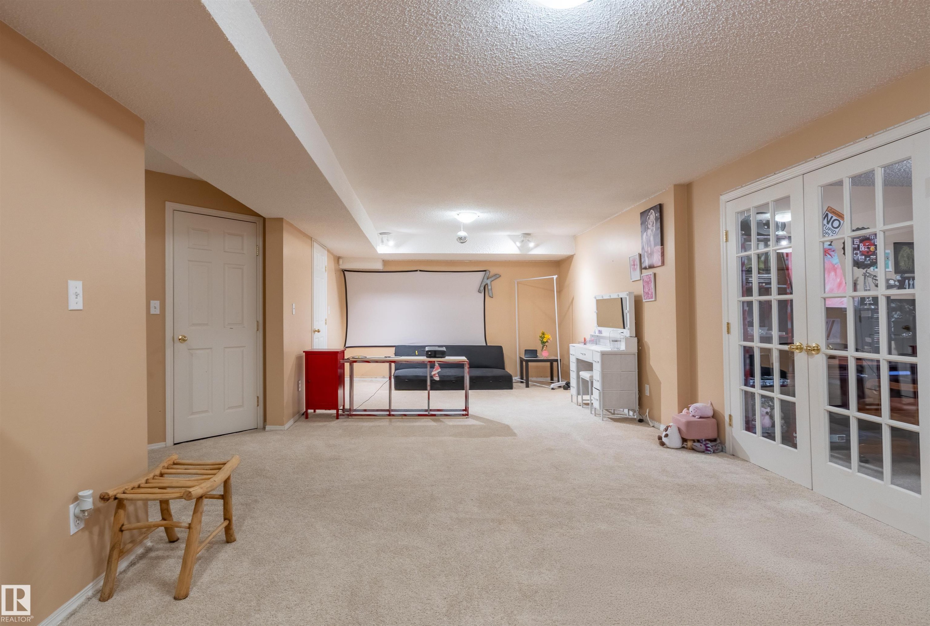 11813 12 Avenue, Edmonton, AB - Indoor Photo Showing Other Room