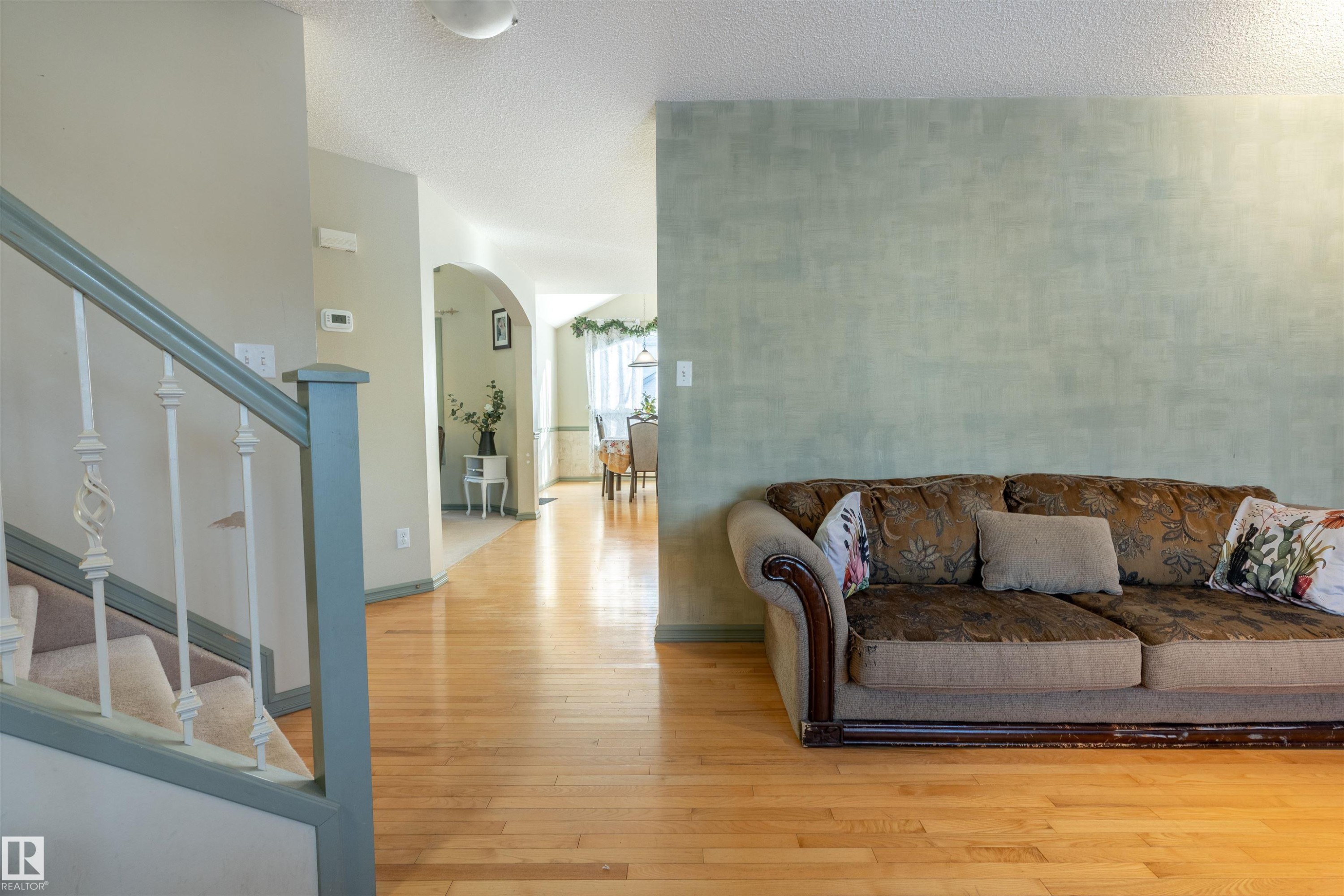 11813 12 Avenue, Edmonton, AB - Indoor Photo Showing Living Room