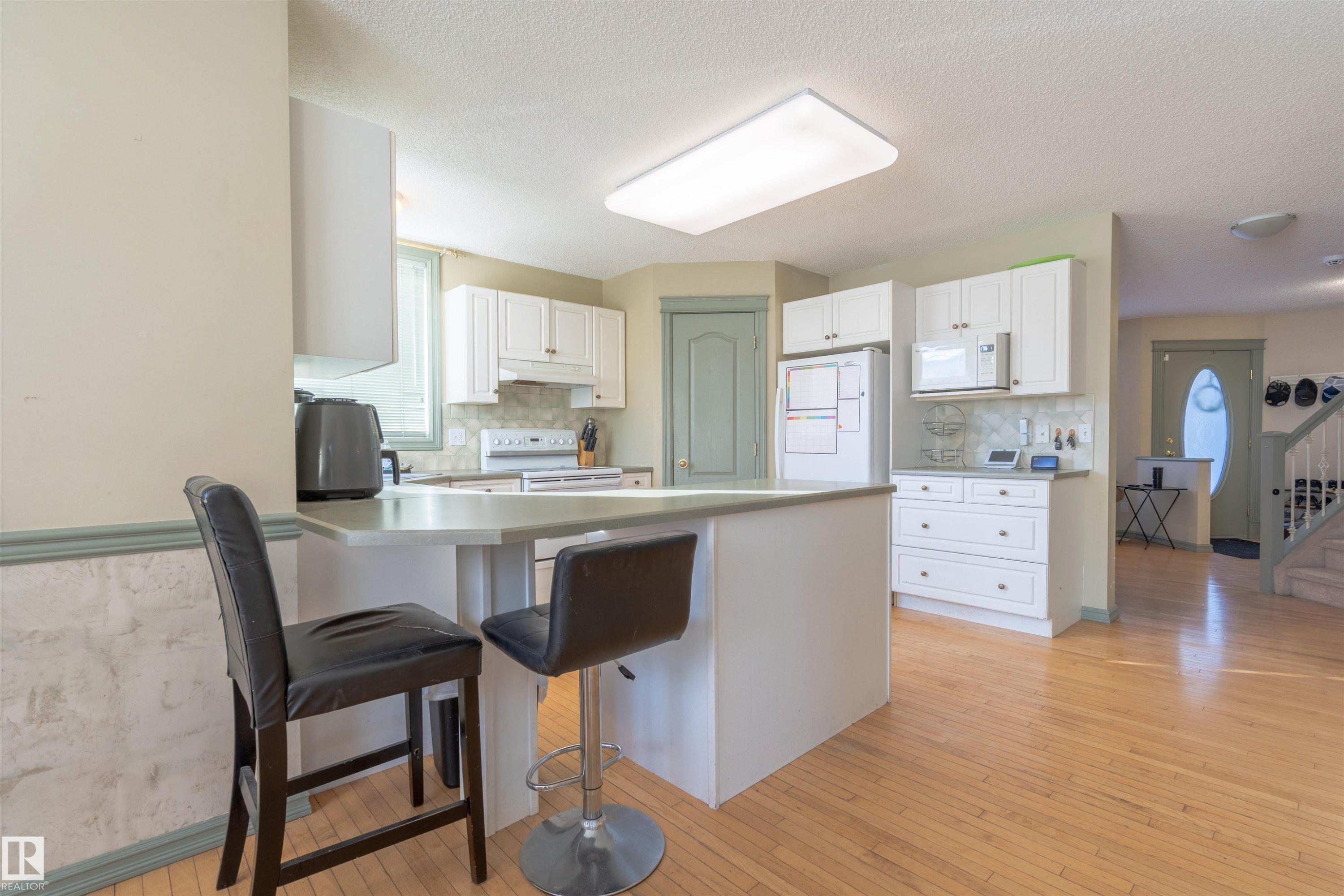 11813 12 Avenue, Edmonton, AB - Indoor Photo Showing Kitchen