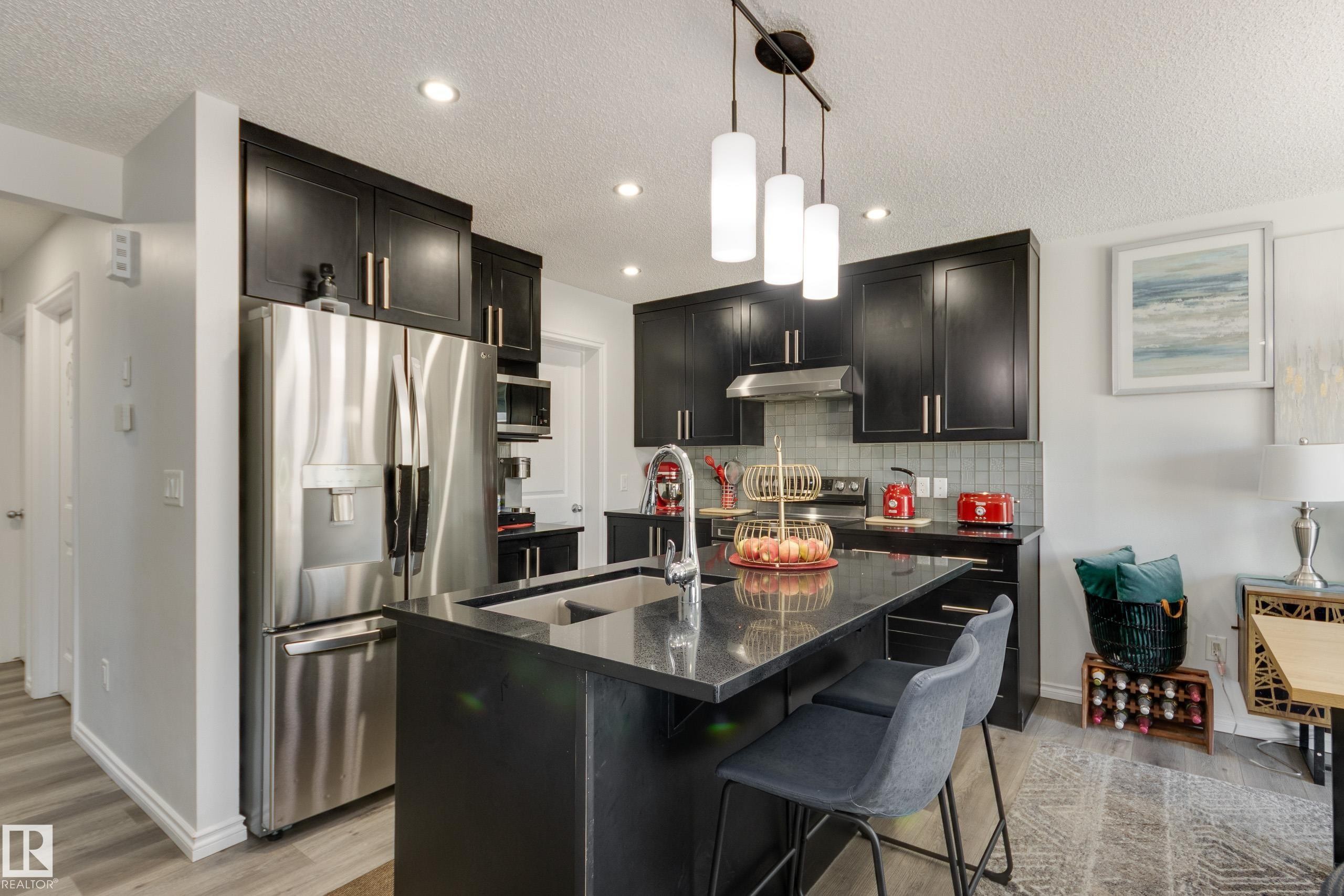 5112 Lark Crescent, Edmonton, AB - Indoor Photo Showing Kitchen With Stainless Steel Kitchen With Double Sink With Upgraded Kitchen