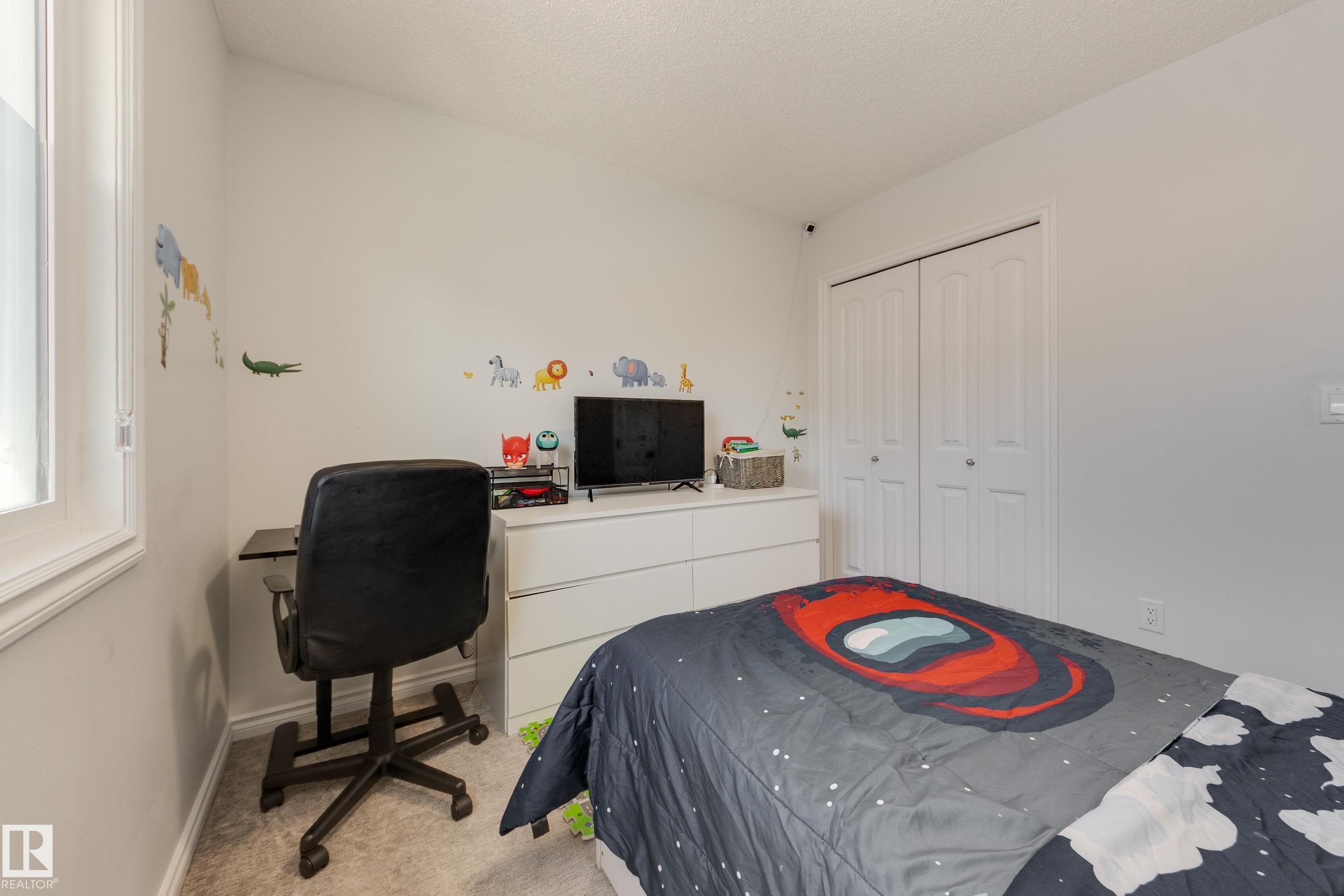 5112 Lark Crescent, Edmonton, AB - Indoor Photo Showing Bedroom