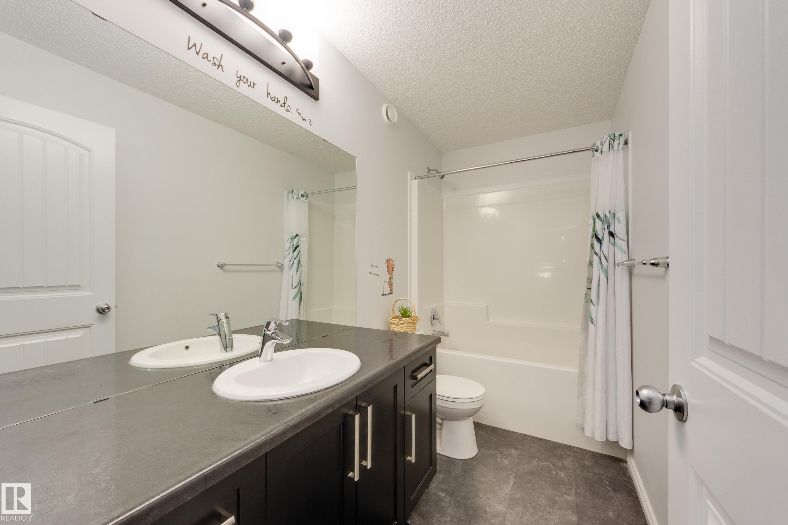 5112 Lark Crescent, Edmonton, AB - Indoor Photo Showing Bathroom