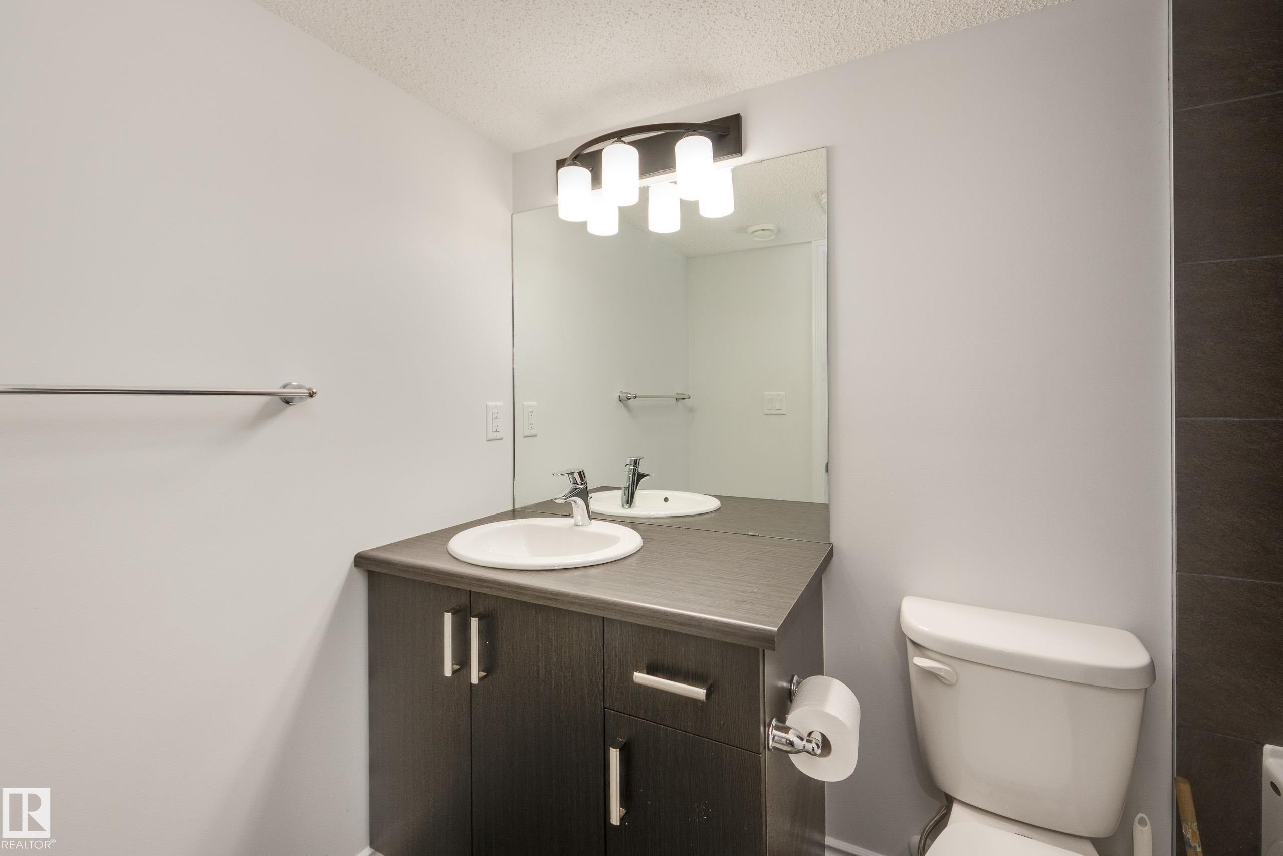 5112 Lark Crescent, Edmonton, AB - Indoor Photo Showing Bathroom