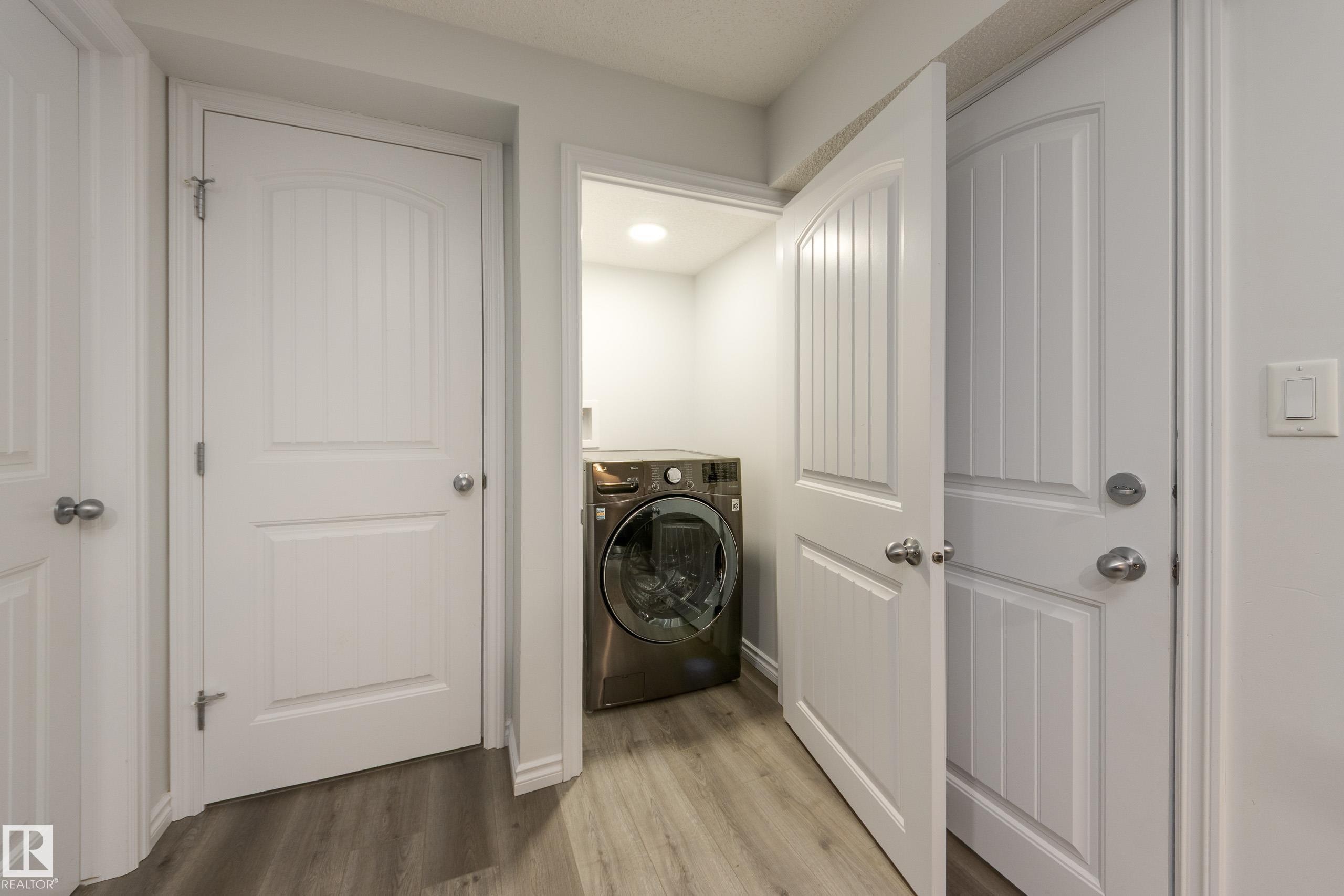 5112 Lark Crescent, Edmonton, AB - Indoor Photo Showing Laundry Room