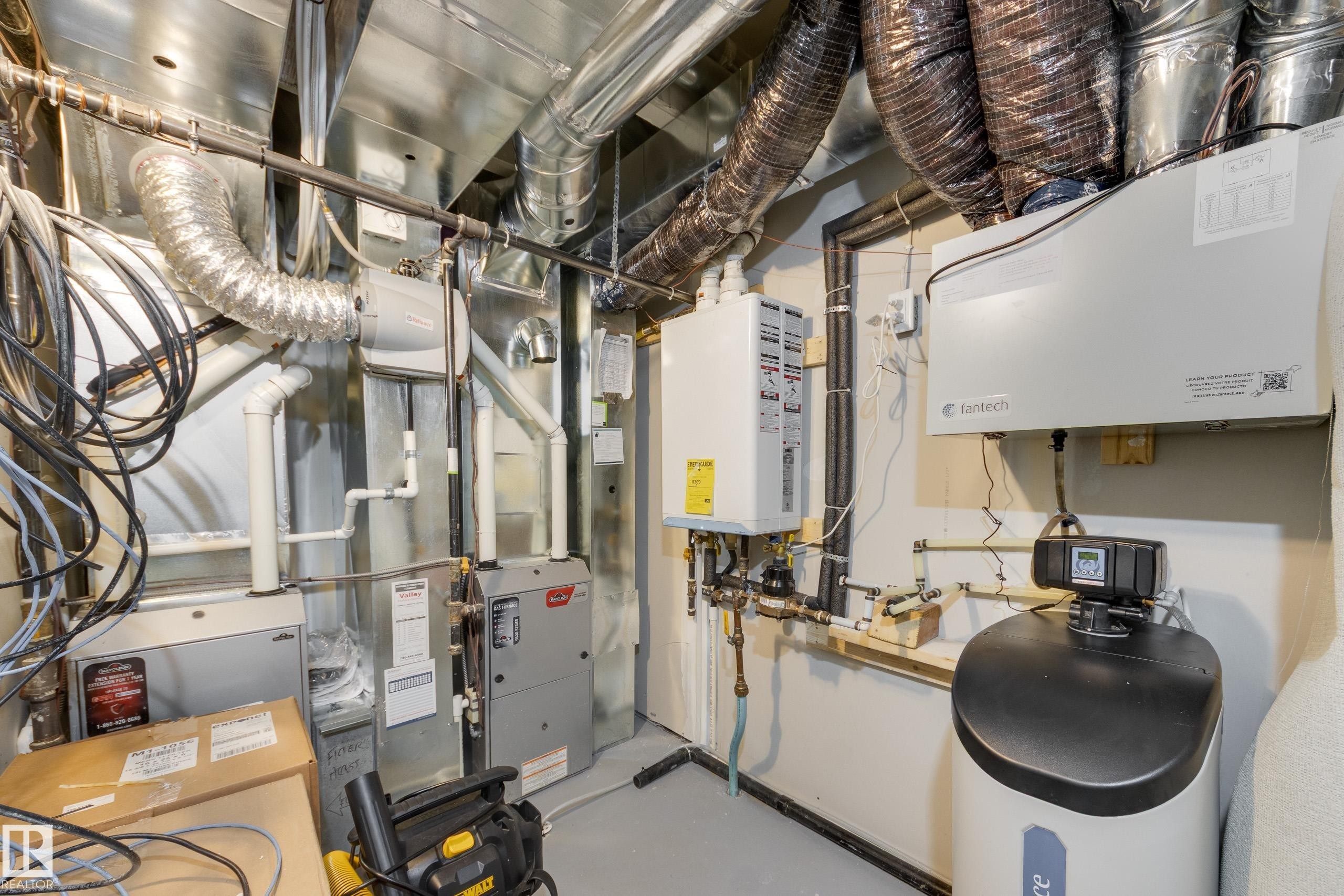 5112 Lark Crescent, Edmonton, AB - Indoor Photo Showing Basement