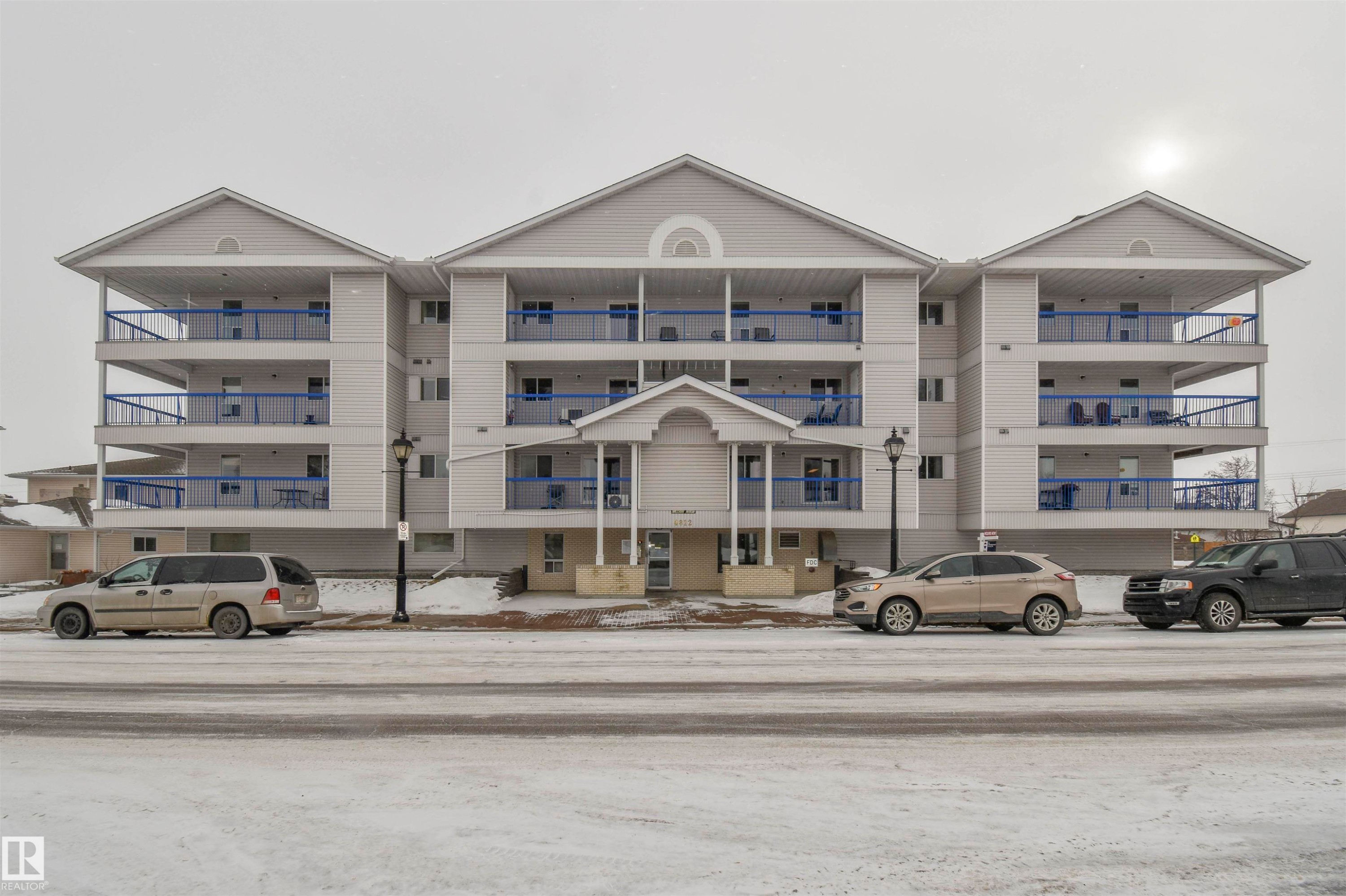 102 4812 51 Avenue, Stony Plain, AB - Outdoor With Balcony With Facade