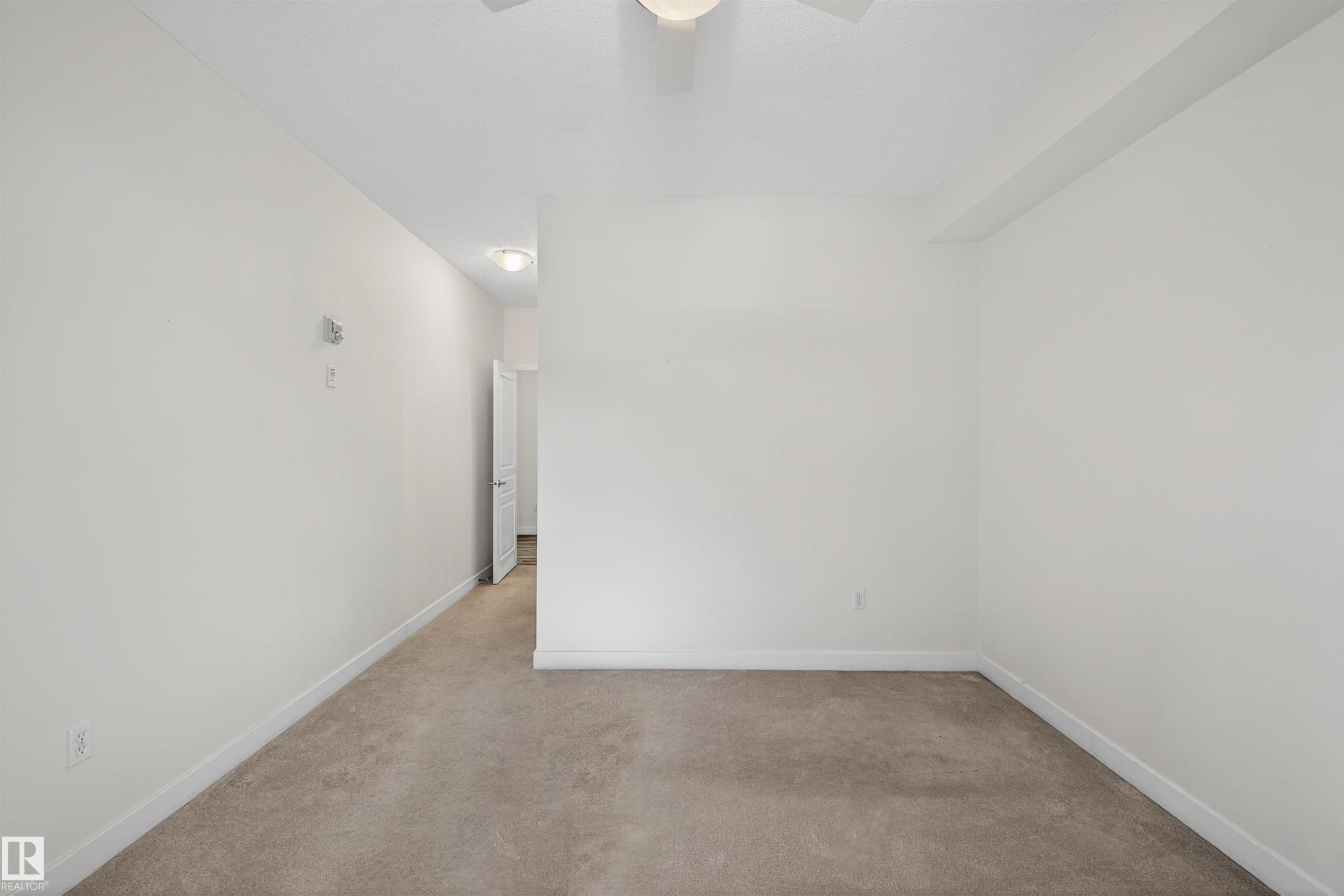 103 2035 Grantham Crest, Edmonton, AB - Indoor Photo Showing Other Room