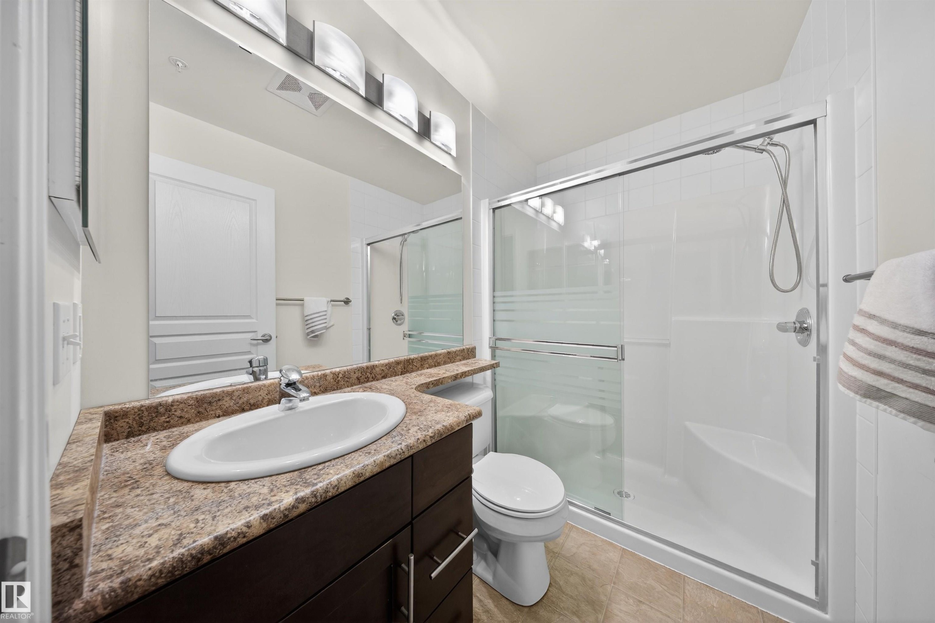 103 2035 Grantham Crest, Edmonton, AB - Indoor Photo Showing Bathroom