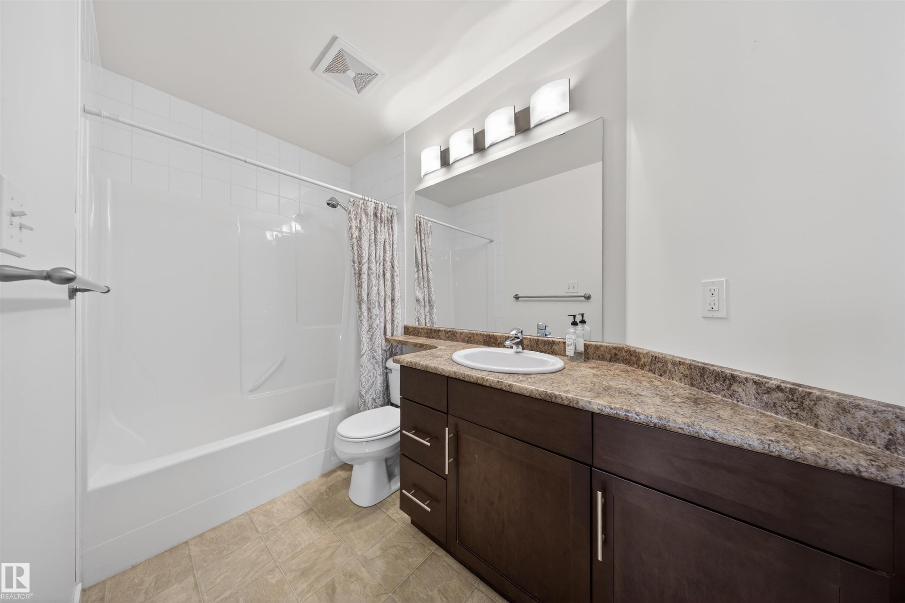103 2035 Grantham Crest, Edmonton, AB - Indoor Photo Showing Bathroom