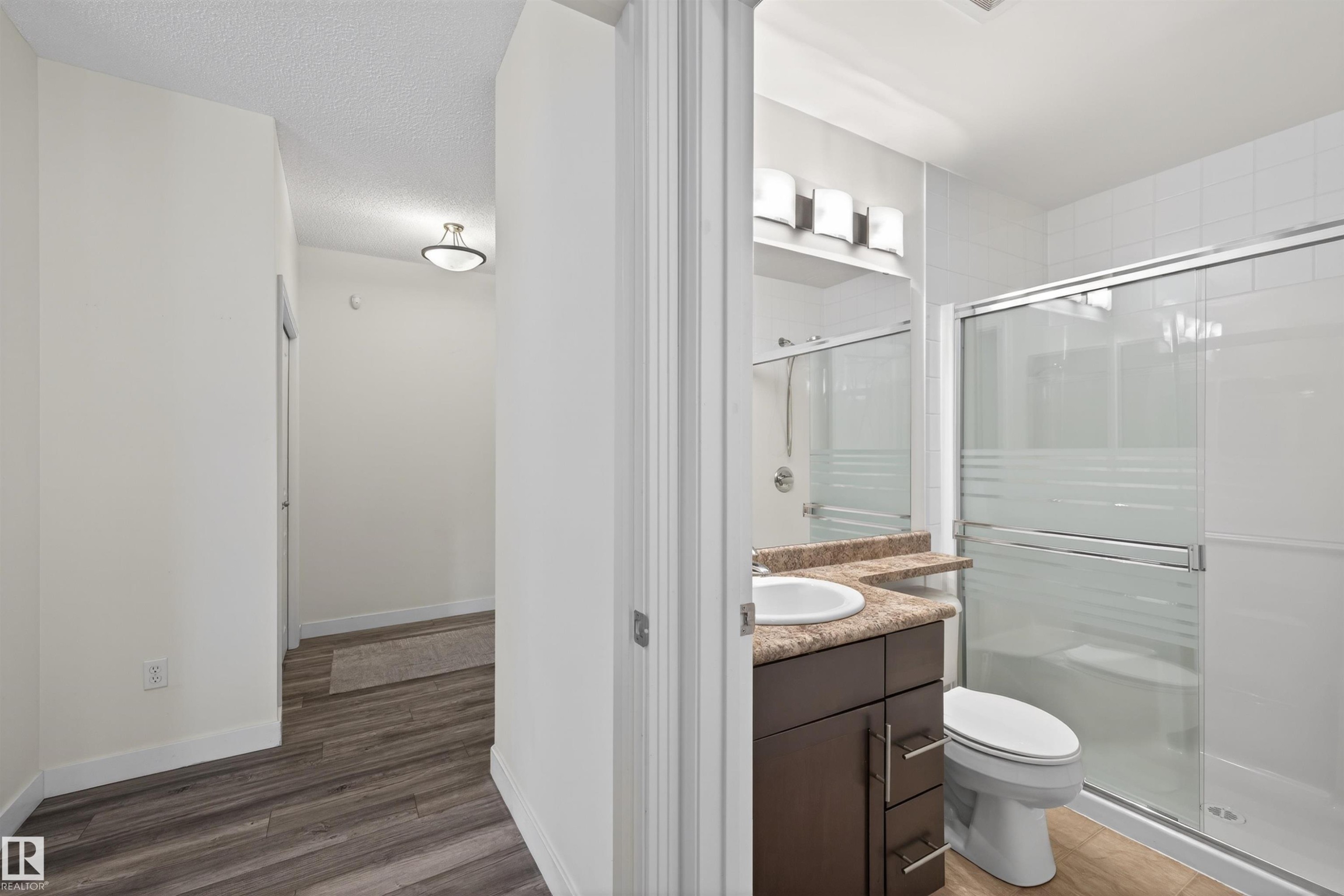 103 2035 Grantham Crest, Edmonton, AB - Indoor Photo Showing Bathroom
