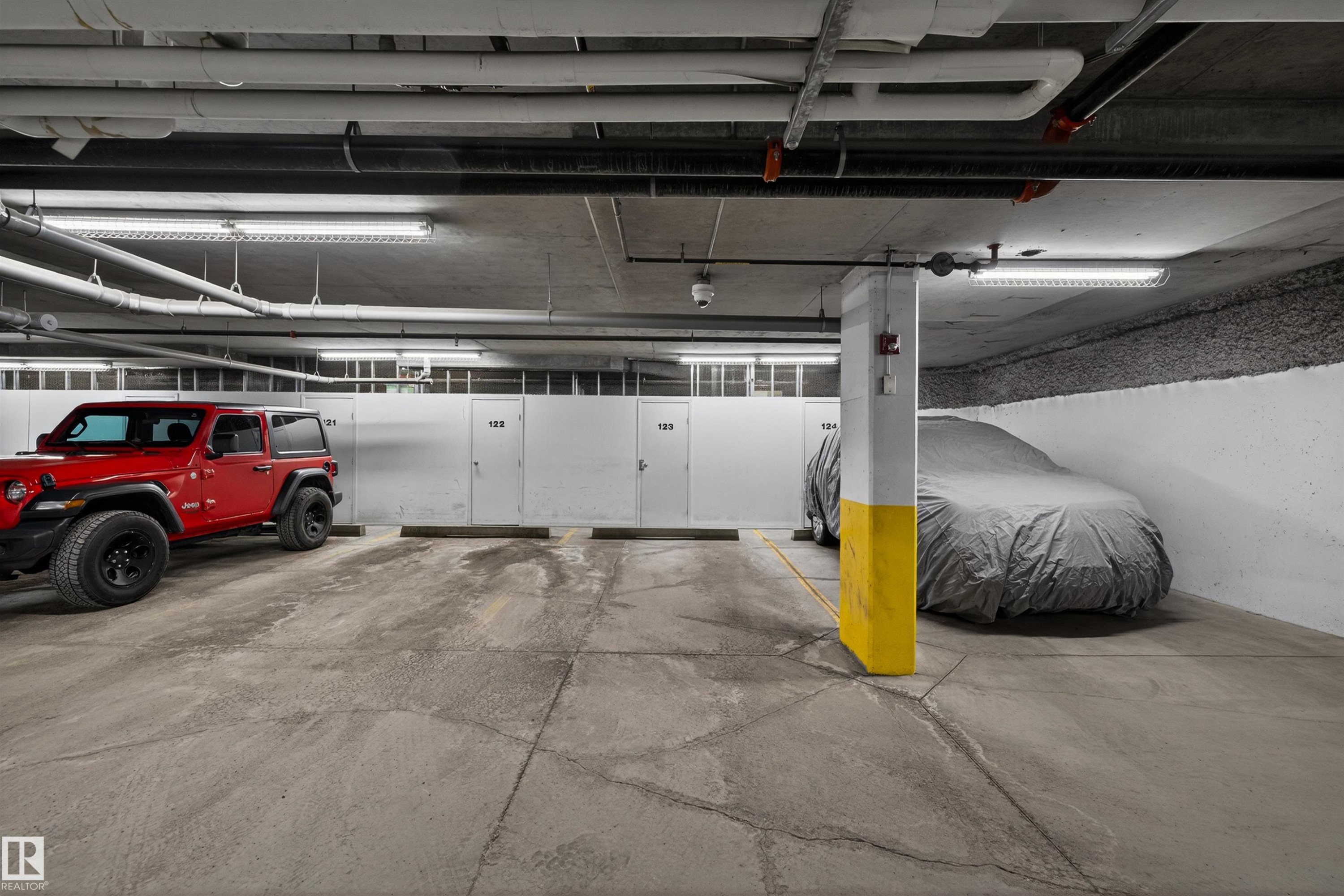 103 2035 Grantham Crest, Edmonton, AB - Indoor Photo Showing Garage