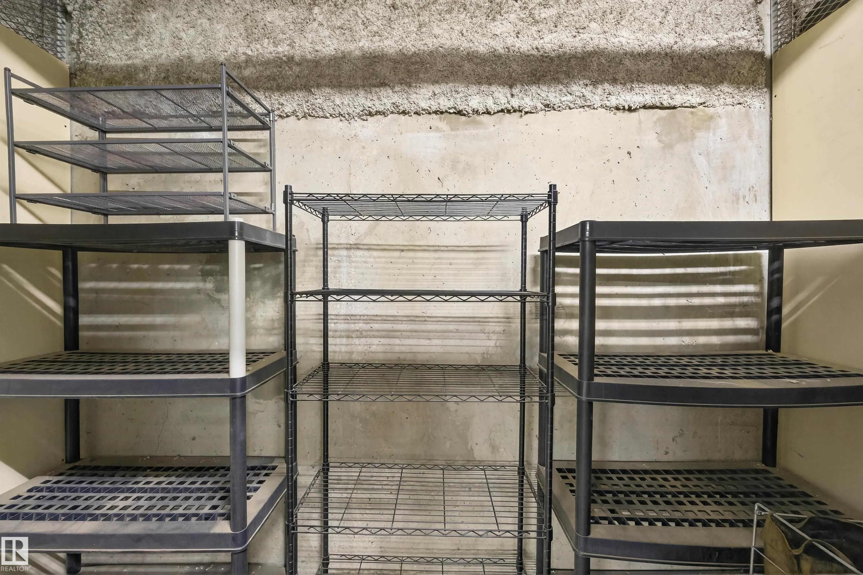 103 2035 Grantham Crest, Edmonton, AB - Indoor