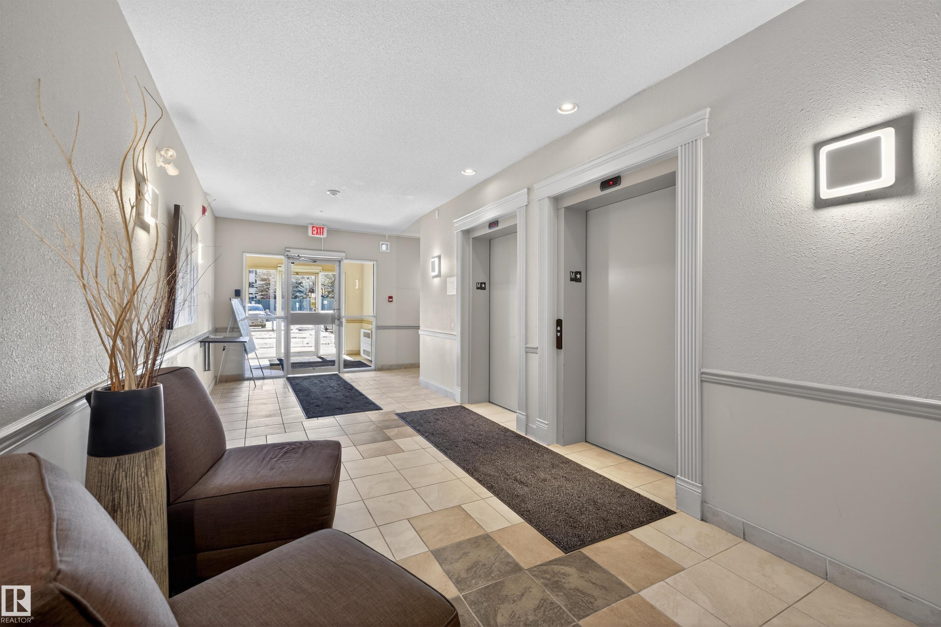 103 2035 Grantham Crest, Edmonton, AB - Indoor