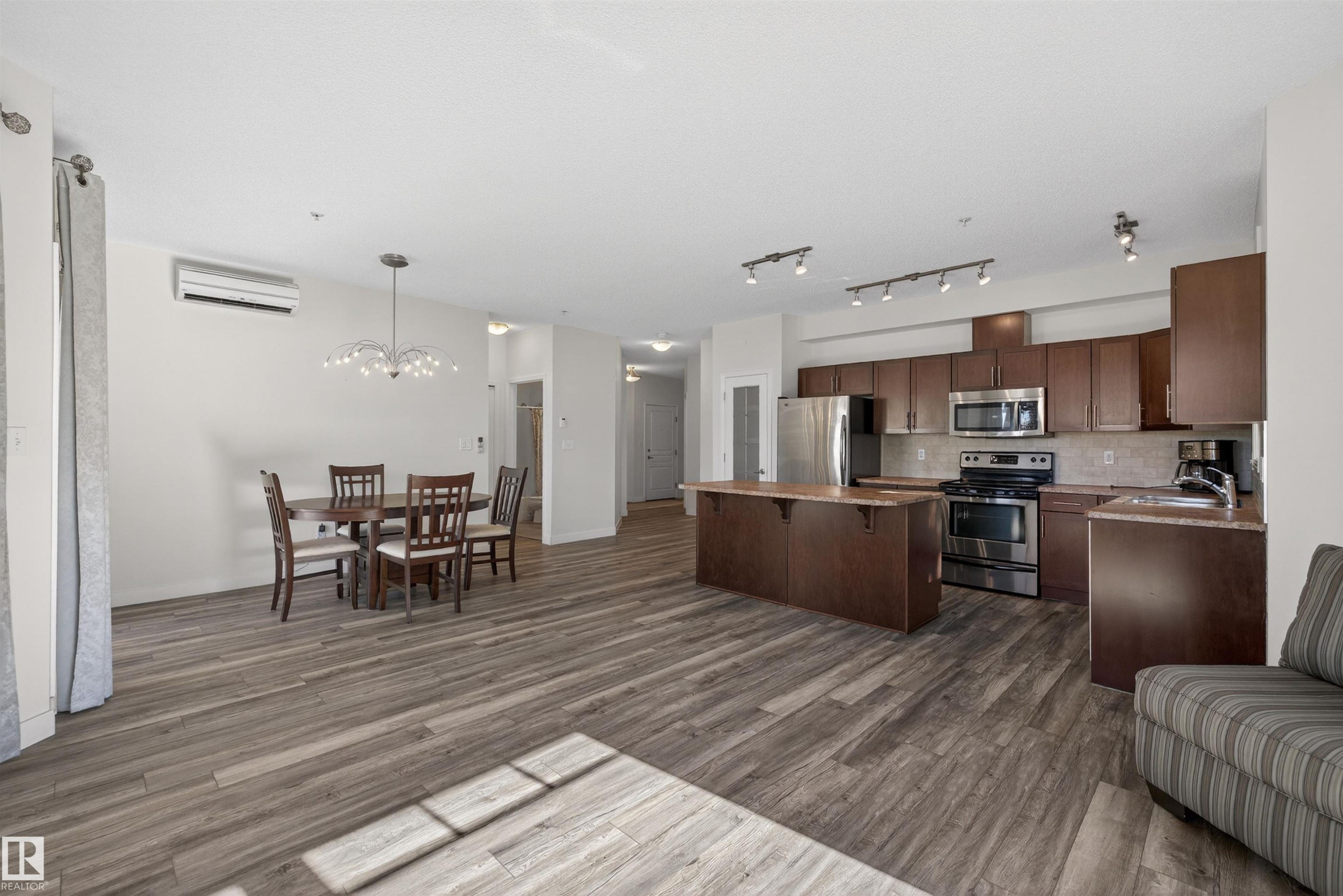 103 2035 Grantham Crest, Edmonton, AB - Indoor Photo Showing Kitchen