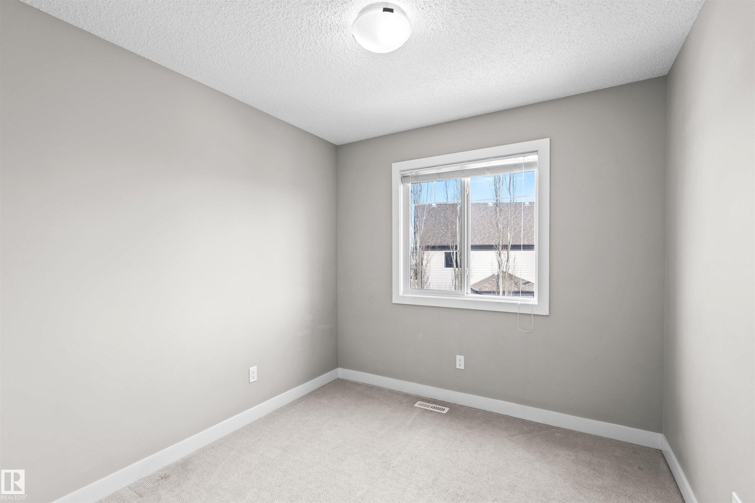 23 2004 Trumpeter Way, Edmonton, AB - Indoor Photo Showing Other Room