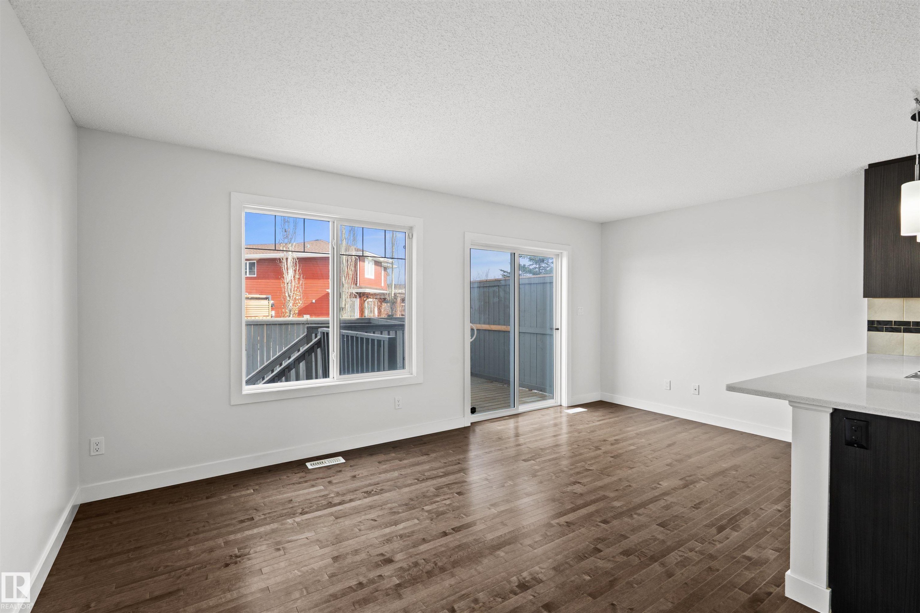 23 2004 Trumpeter Way, Edmonton, AB - Indoor