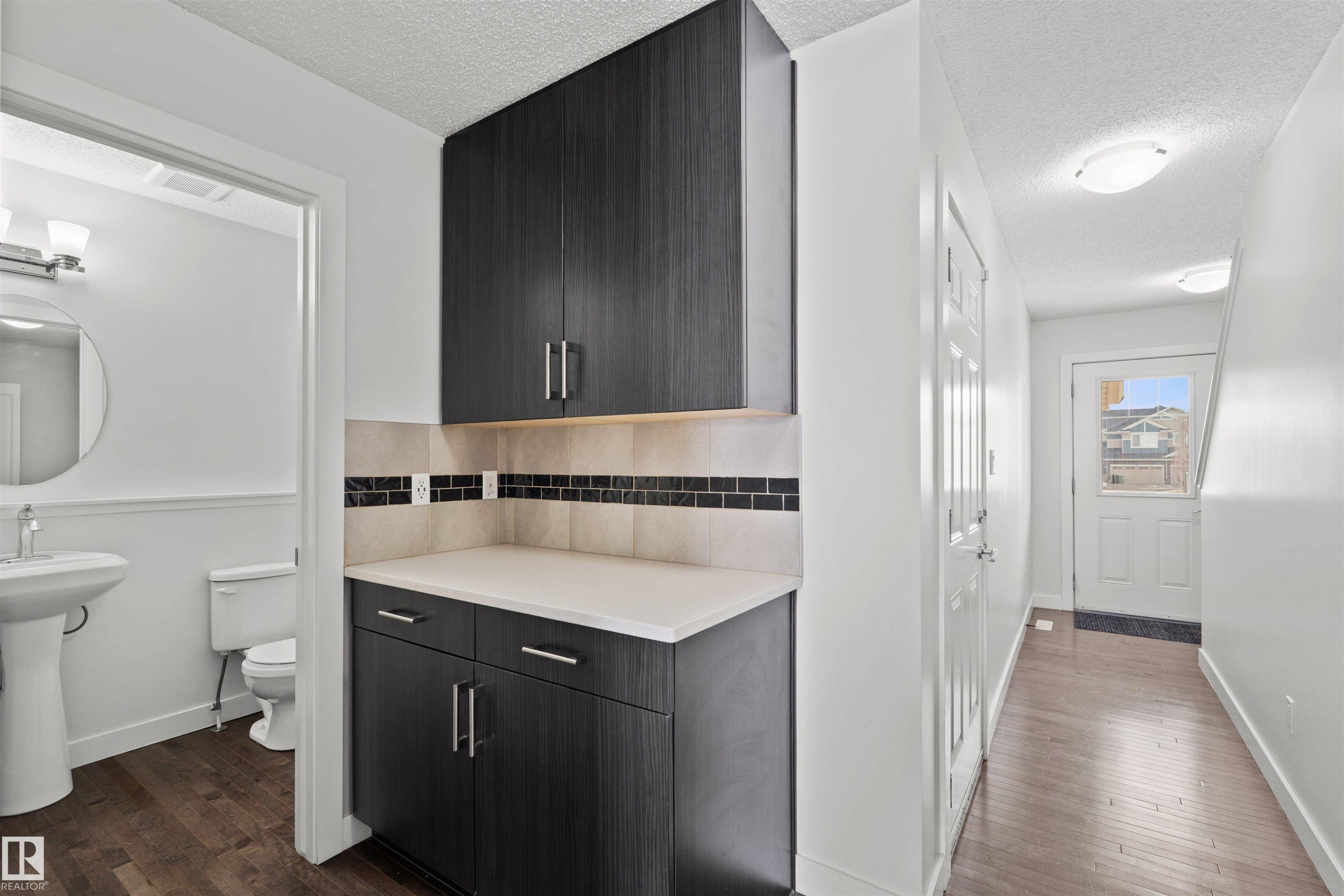23 2004 Trumpeter Way, Edmonton, AB - Indoor