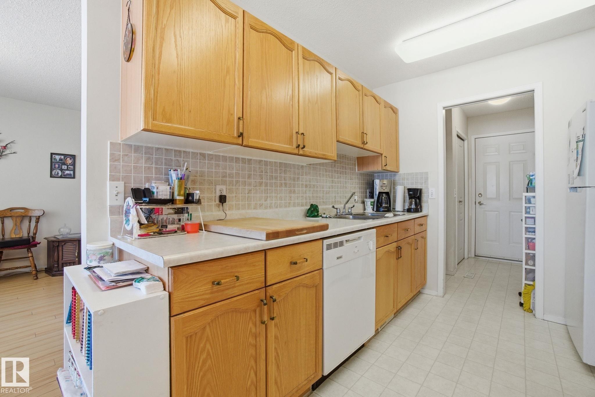 56 13320 124St, Edmonton, AB - Indoor Photo Showing Kitchen