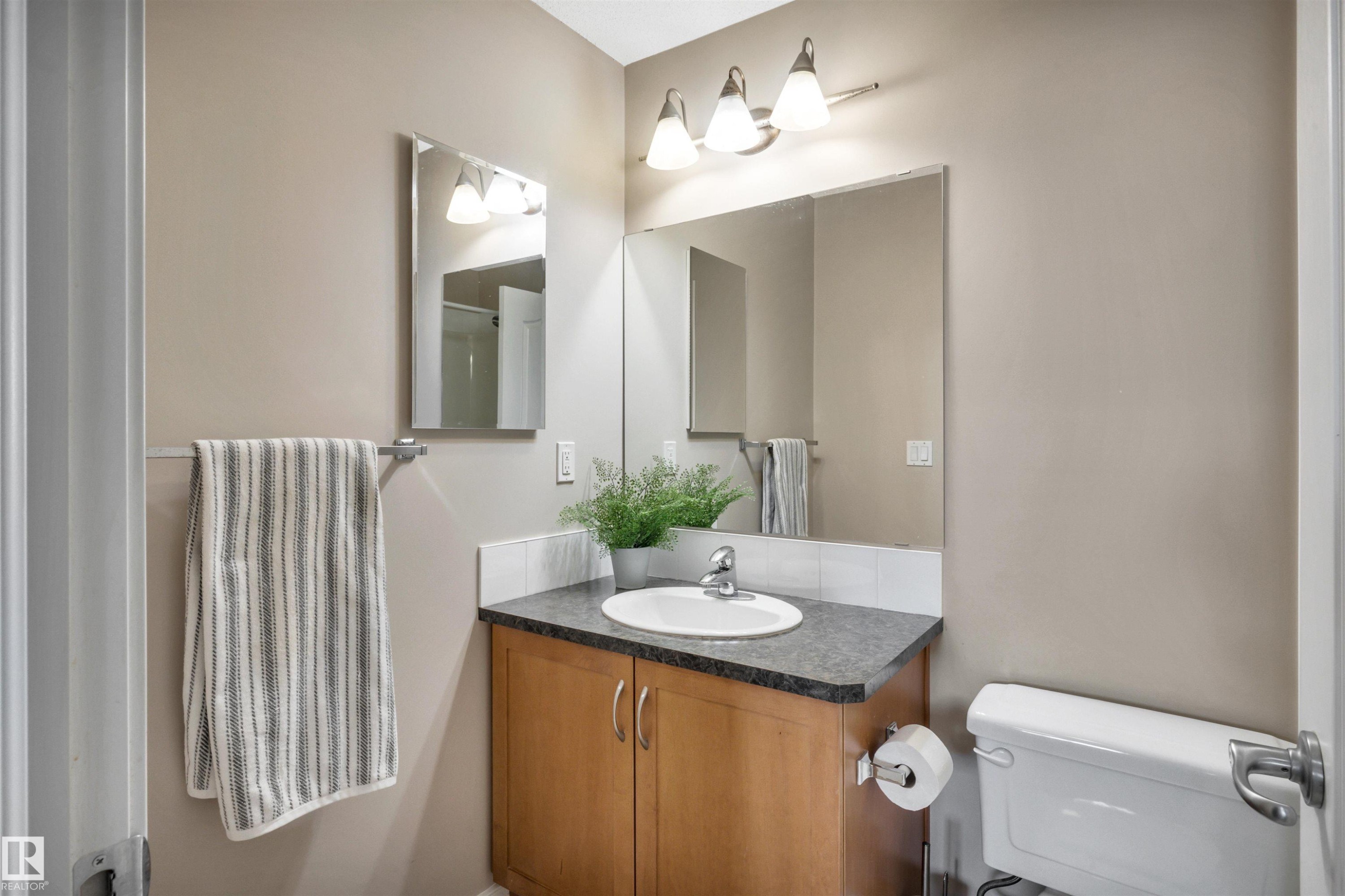 215 392 Silver Berry Road, Edmonton, AB - Indoor Photo Showing Bathroom