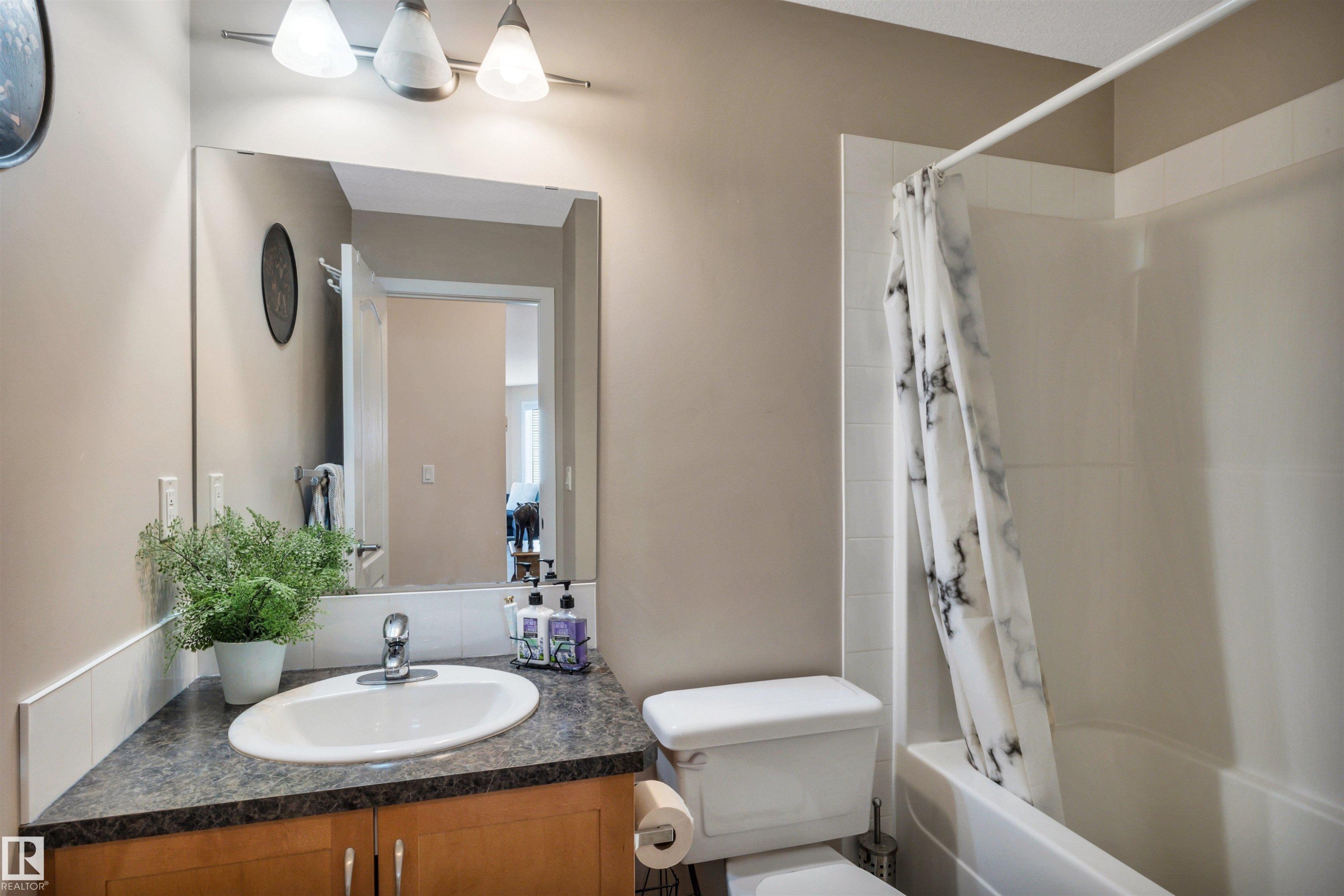 215 392 Silver Berry Road, Edmonton, AB - Indoor Photo Showing Bathroom