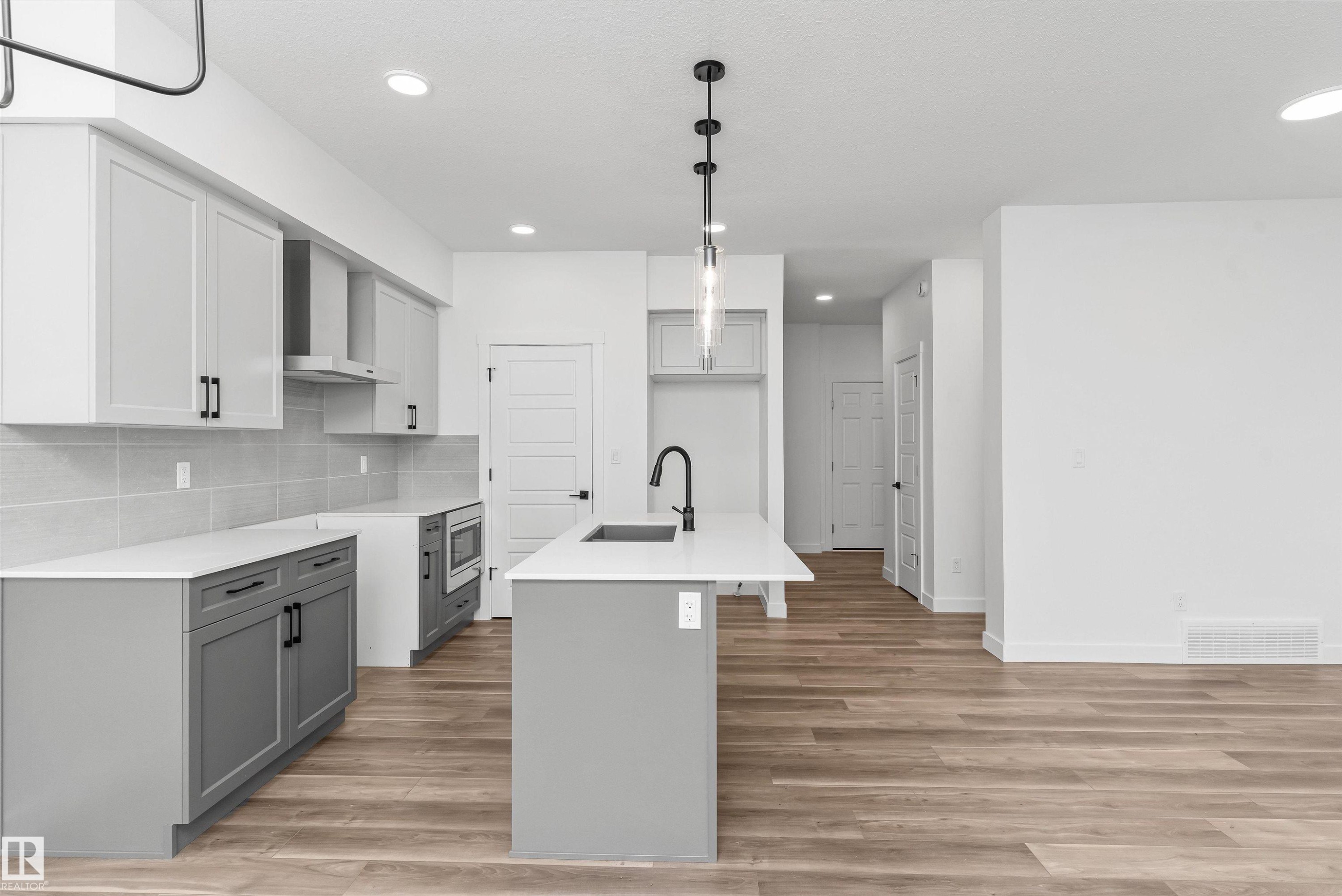 19131 20 Avenue, Edmonton, AB - Indoor Photo Showing Kitchen With Upgraded Kitchen