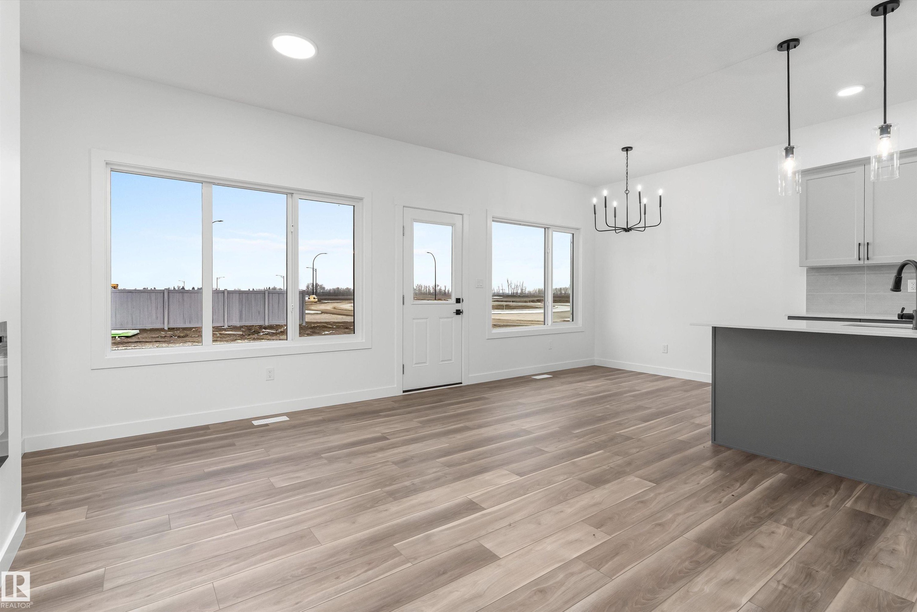 19131 20 Avenue, Edmonton, AB - Indoor Photo Showing Other Room