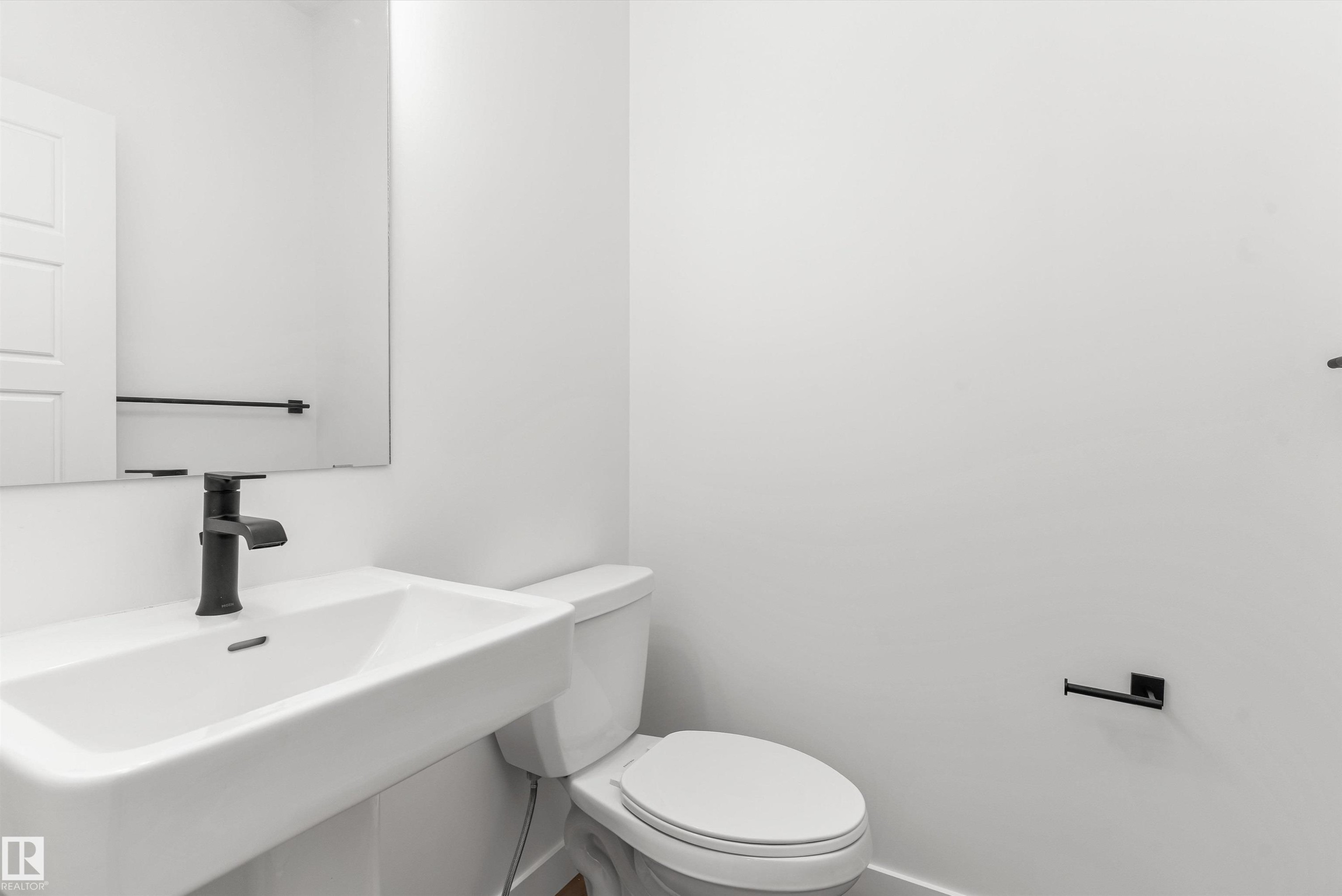 19131 20 Avenue, Edmonton, AB - Indoor Photo Showing Bathroom