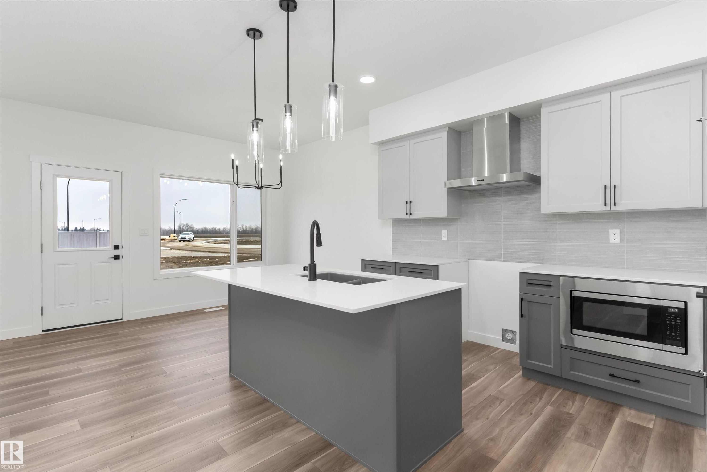 19131 20 Avenue, Edmonton, AB - Indoor Photo Showing Kitchen With Upgraded Kitchen