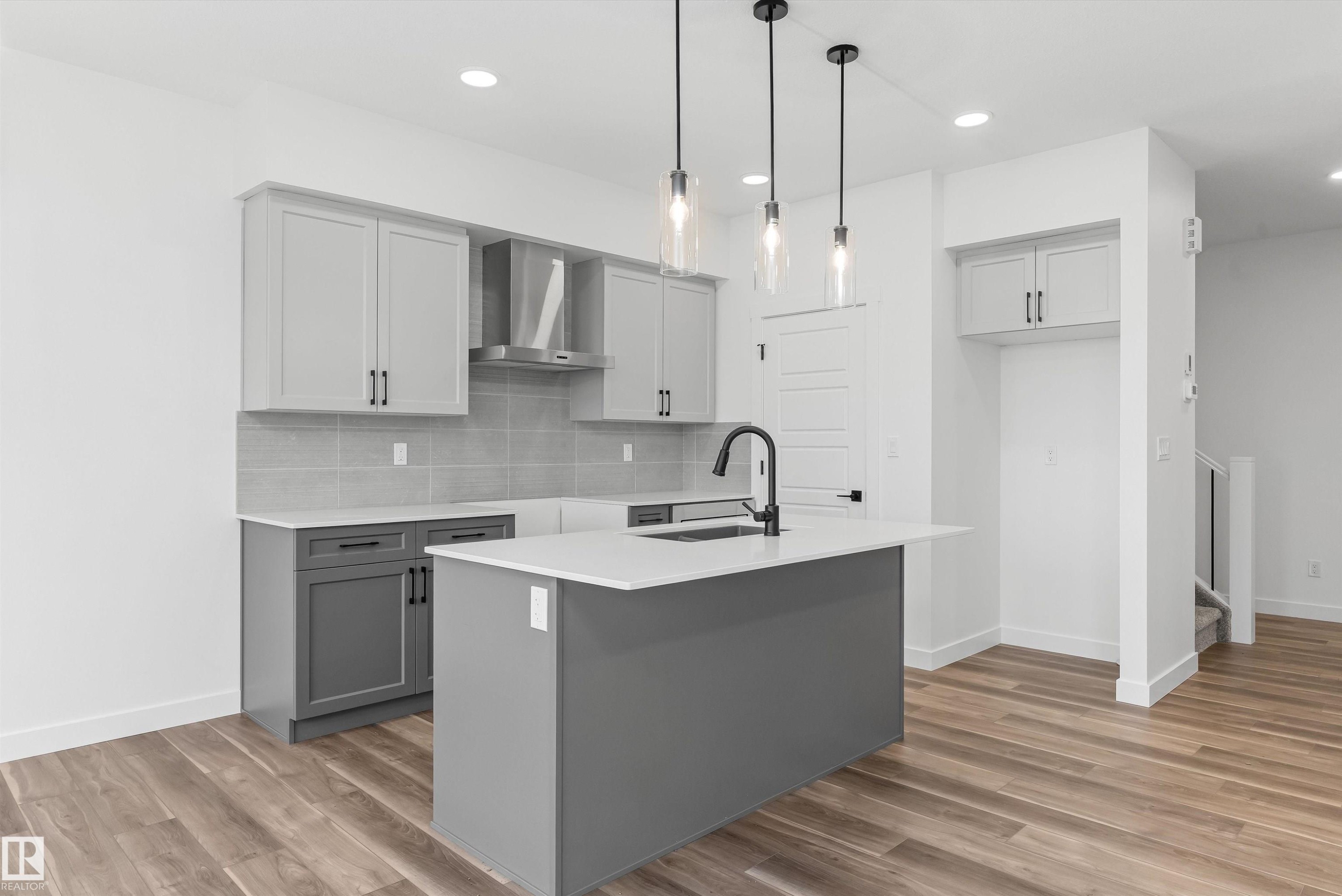 19131 20 Avenue, Edmonton, AB - Indoor Photo Showing Kitchen With Upgraded Kitchen