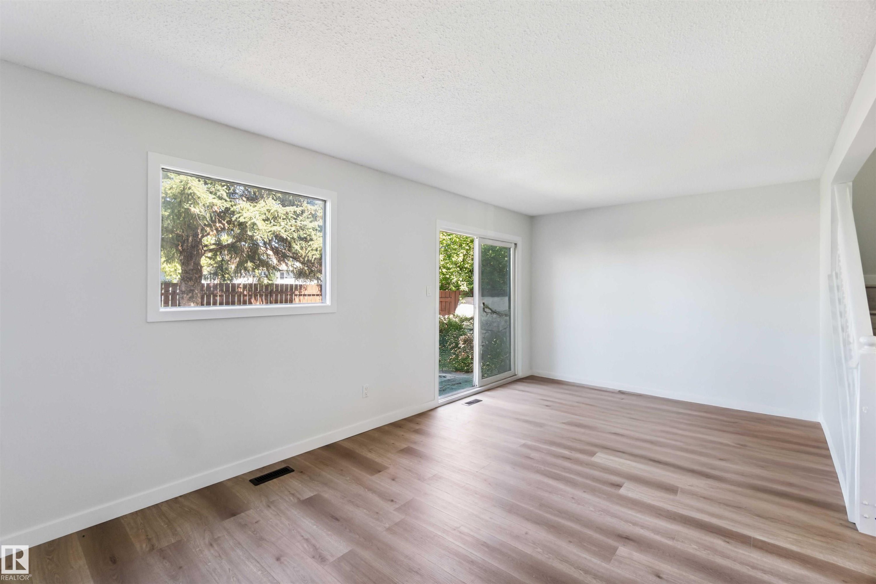 Unfurnished room featuring light wood finished floors and a textured ceiling - 1096 Millbourne Road E, Edmonton, AB - Indoor Photo Showing Other Room