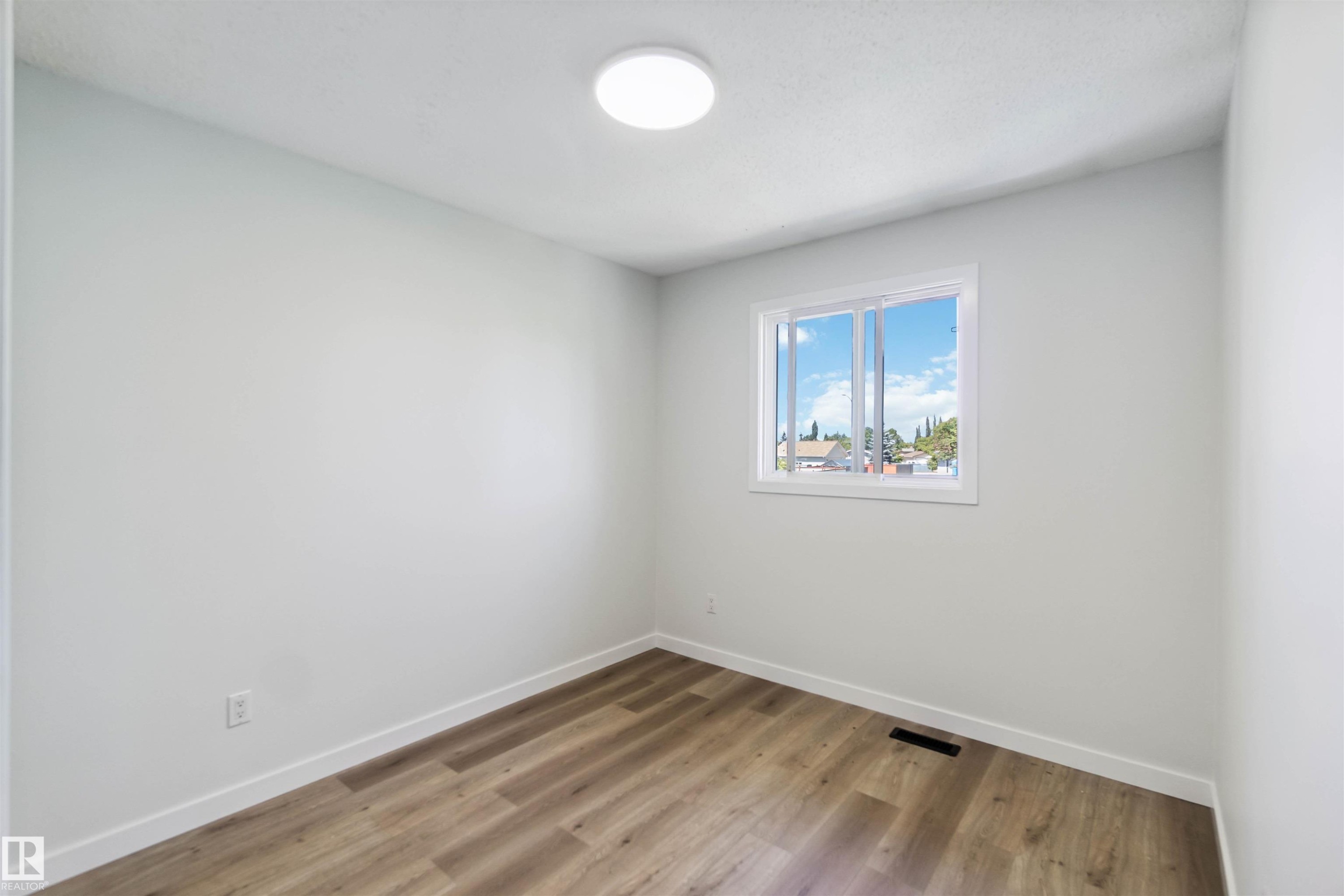 Spare room featuring baseboards and light wood-style floors - 1096 Millbourne Road E, Edmonton, AB - Indoor Photo Showing Other Room