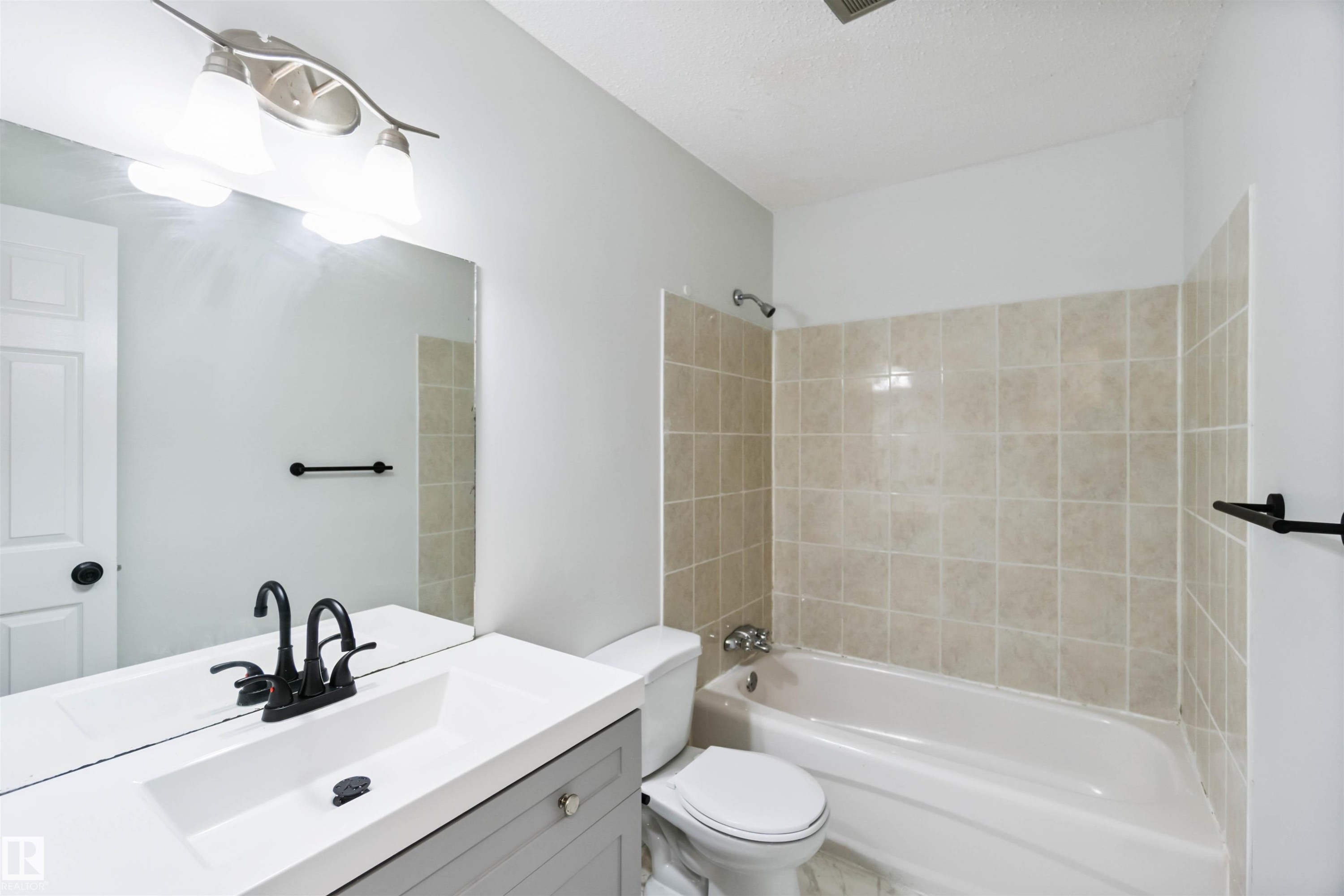 Full bath with vanity and shower / tub combination - 1096 Millbourne Road E, Edmonton, AB - Indoor Photo Showing Bathroom