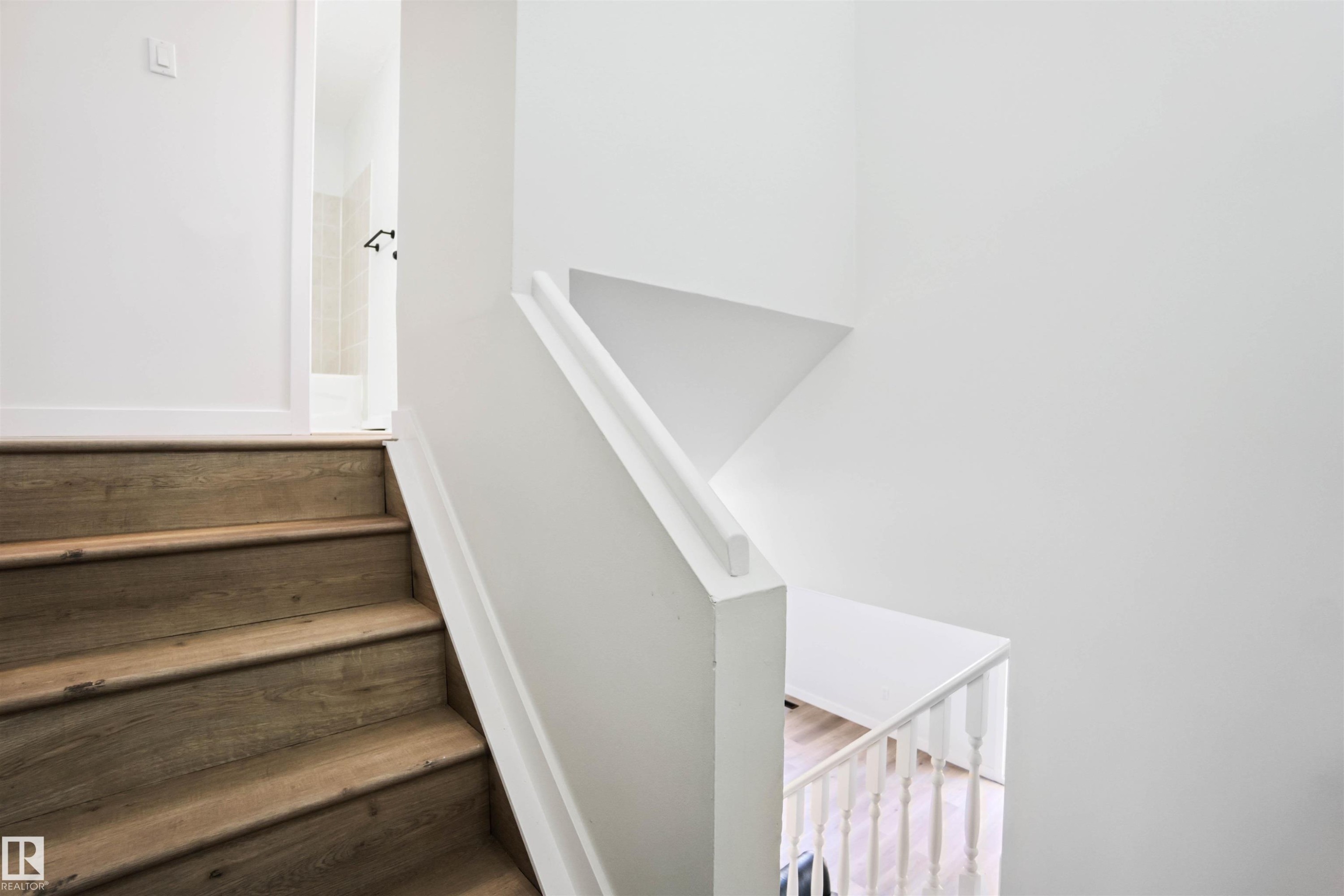 View of stairway - 1096 Millbourne Road E, Edmonton, AB - Indoor Photo Showing Other Room