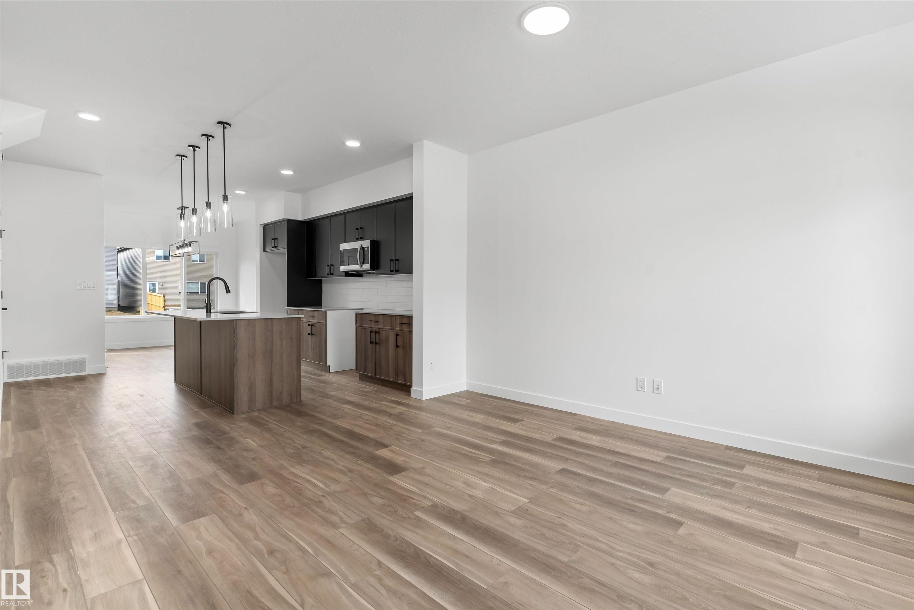 6261 175A Avenue, Edmonton, AB - Indoor Photo Showing Kitchen