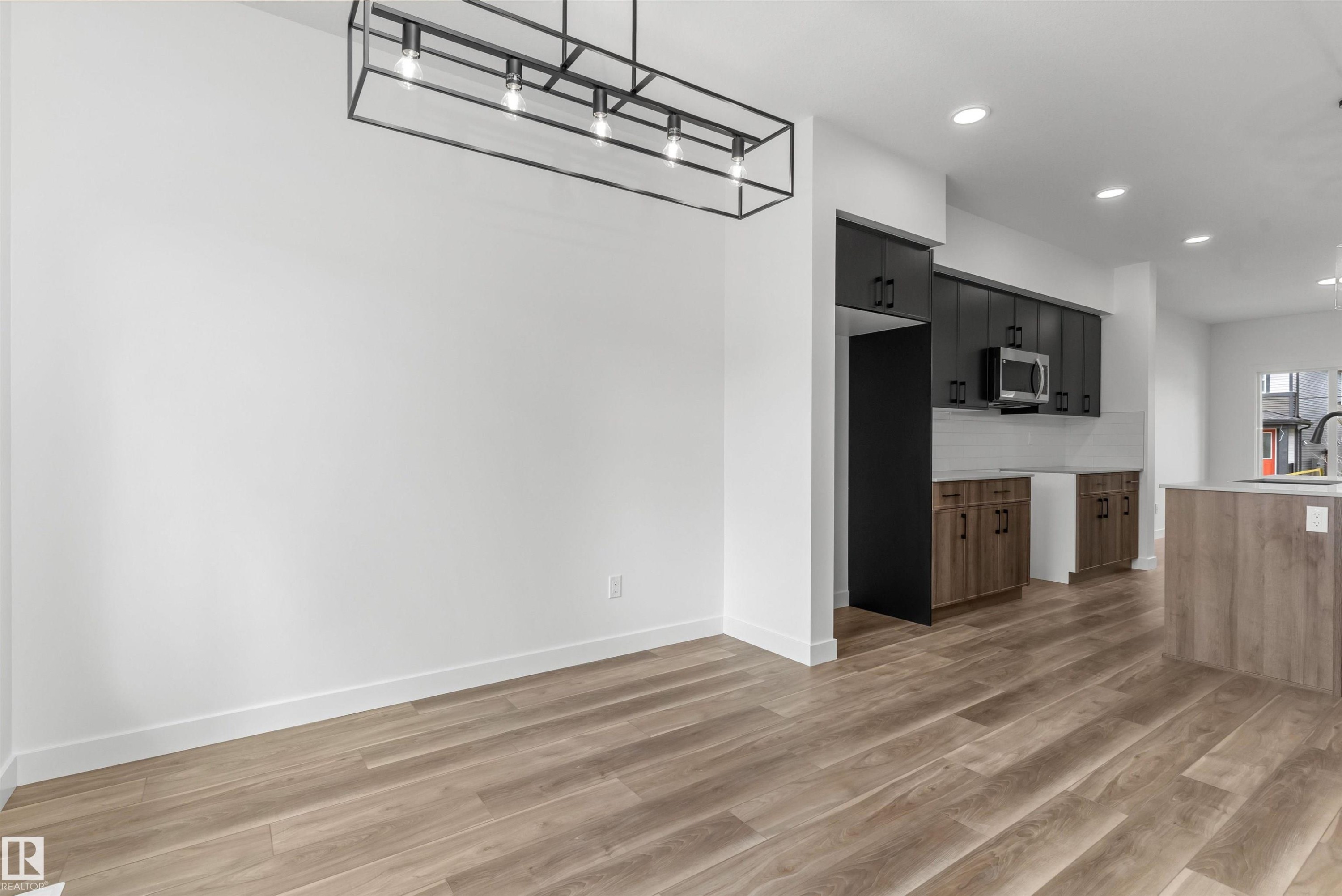 6261 175A Avenue, Edmonton, AB - Indoor Photo Showing Kitchen