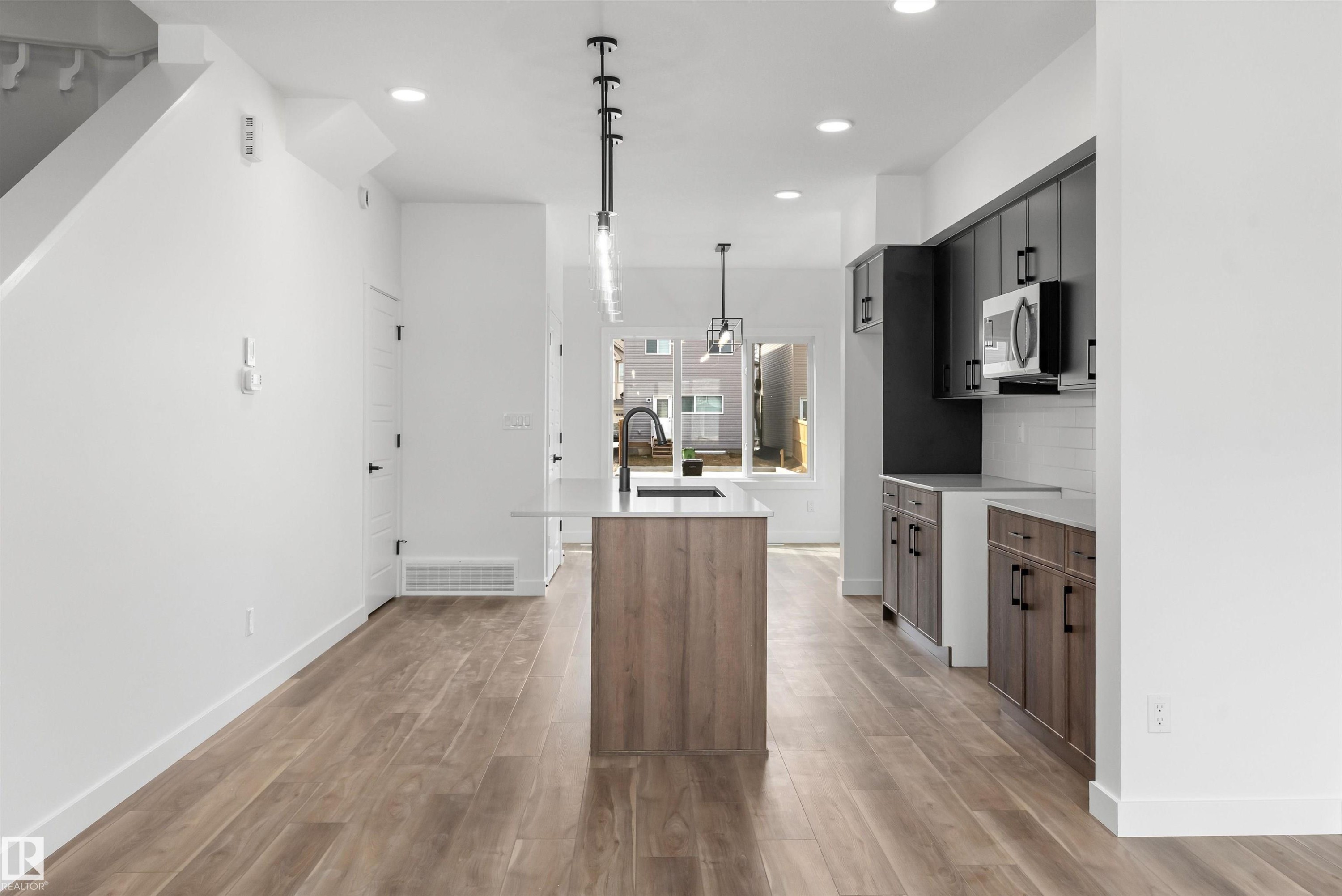 6261 175A Avenue, Edmonton, AB - Indoor Photo Showing Kitchen