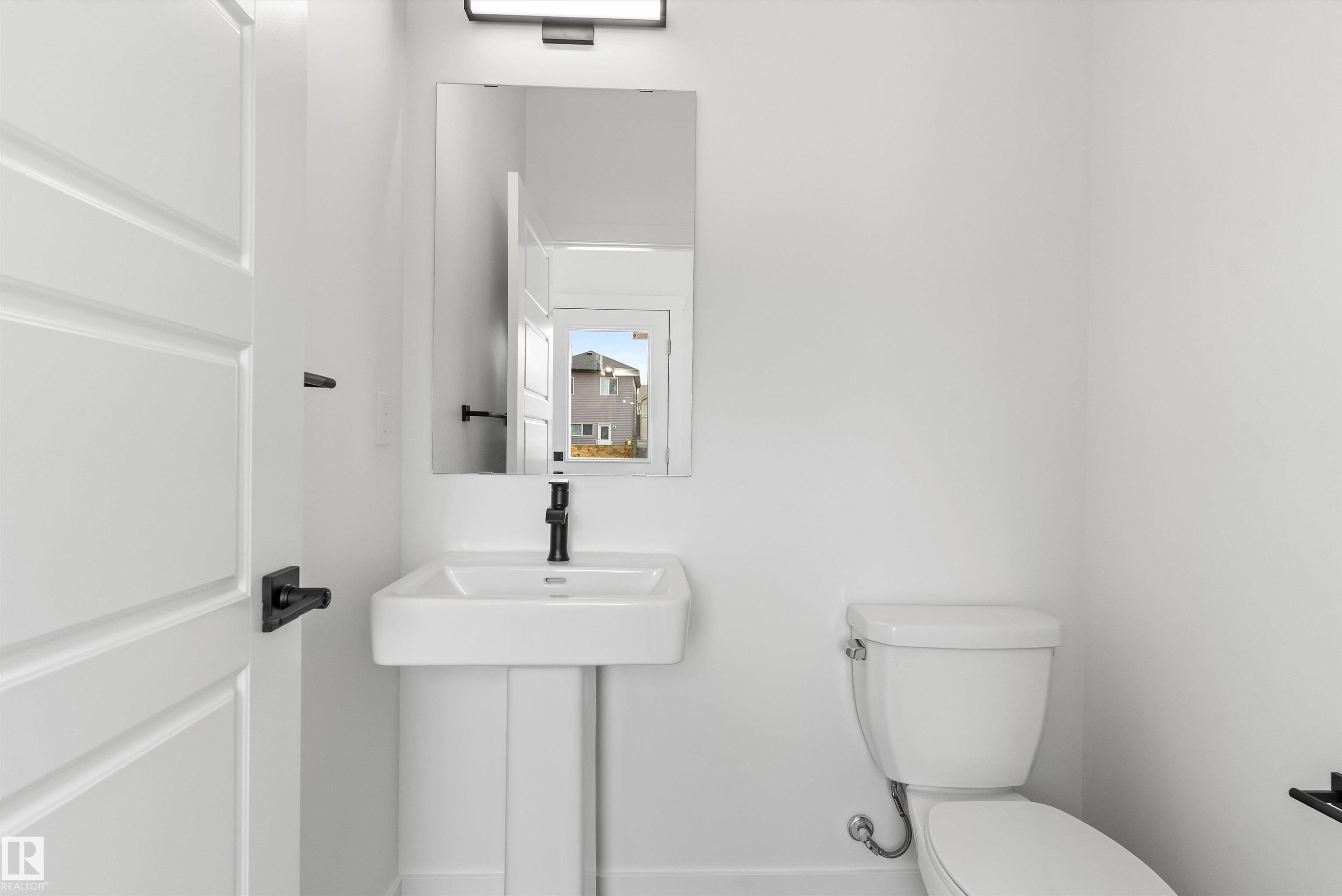 6261 175A Avenue, Edmonton, AB - Indoor Photo Showing Bathroom